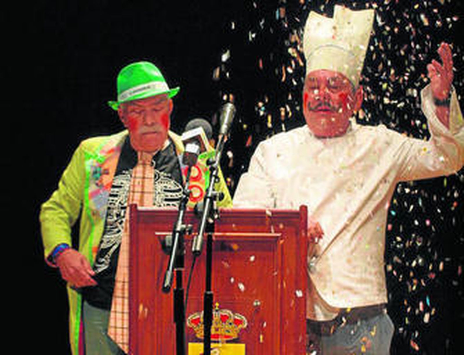 Los pregoneros, en plena actuación.