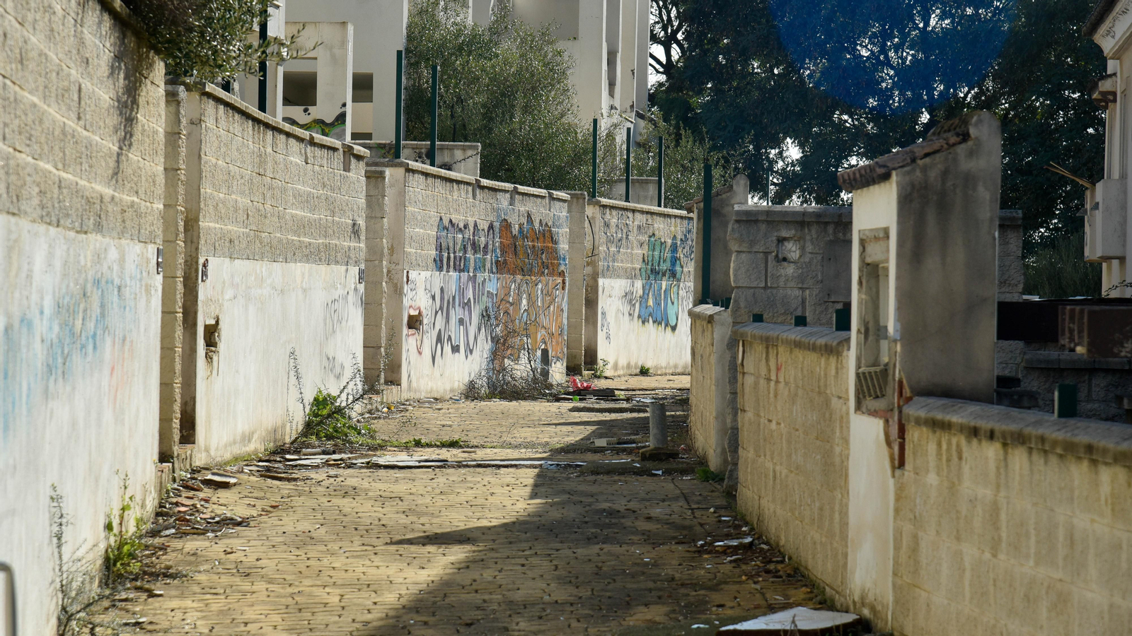 Fotos de la urbanización abandonada en Cortijo Grande, en Los Barrios
