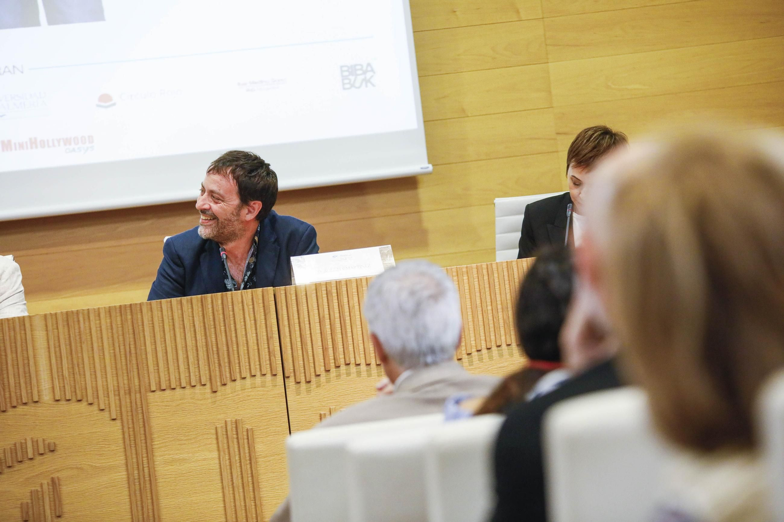 Carmen Mola presenta su libro "El clan" en la Casa de las mariposas de Almería, en imágenes