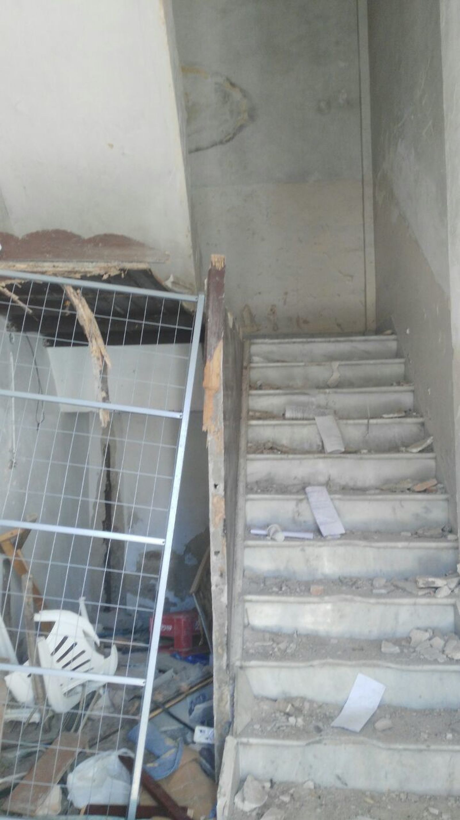 El estado del edificio desalojado en Fray Isidoro