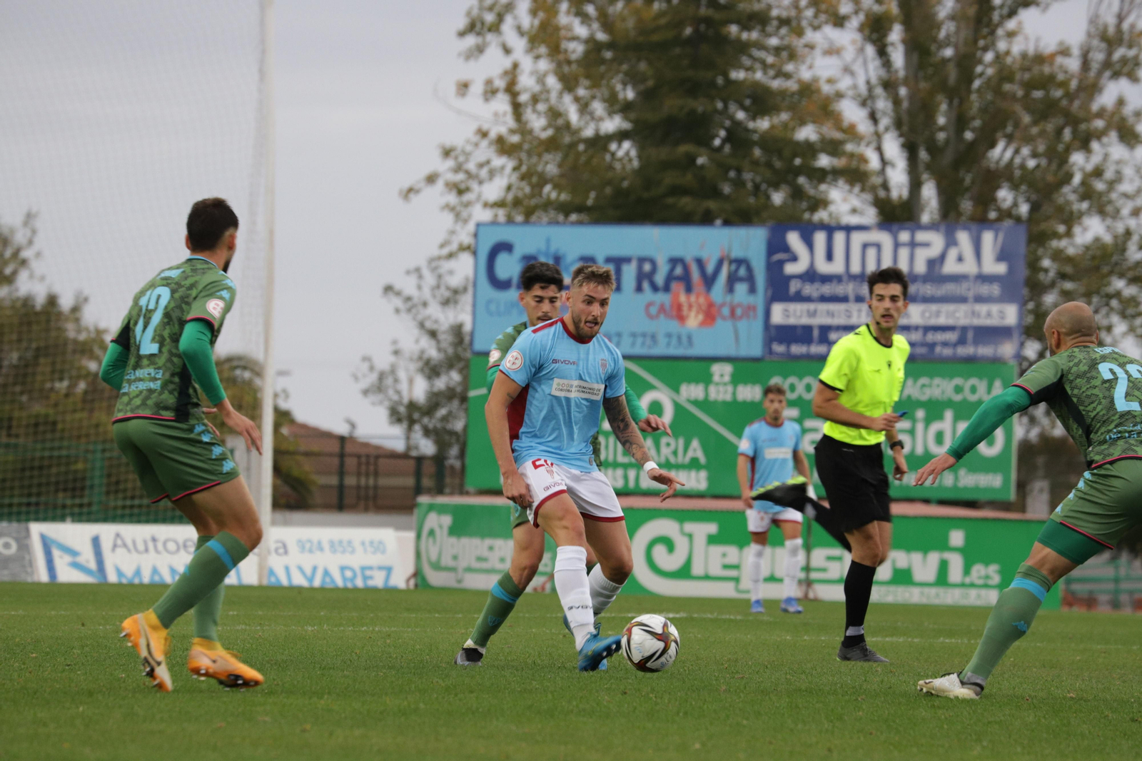 La derrota del Córdoba CF ante el Villanovense, en imágenes