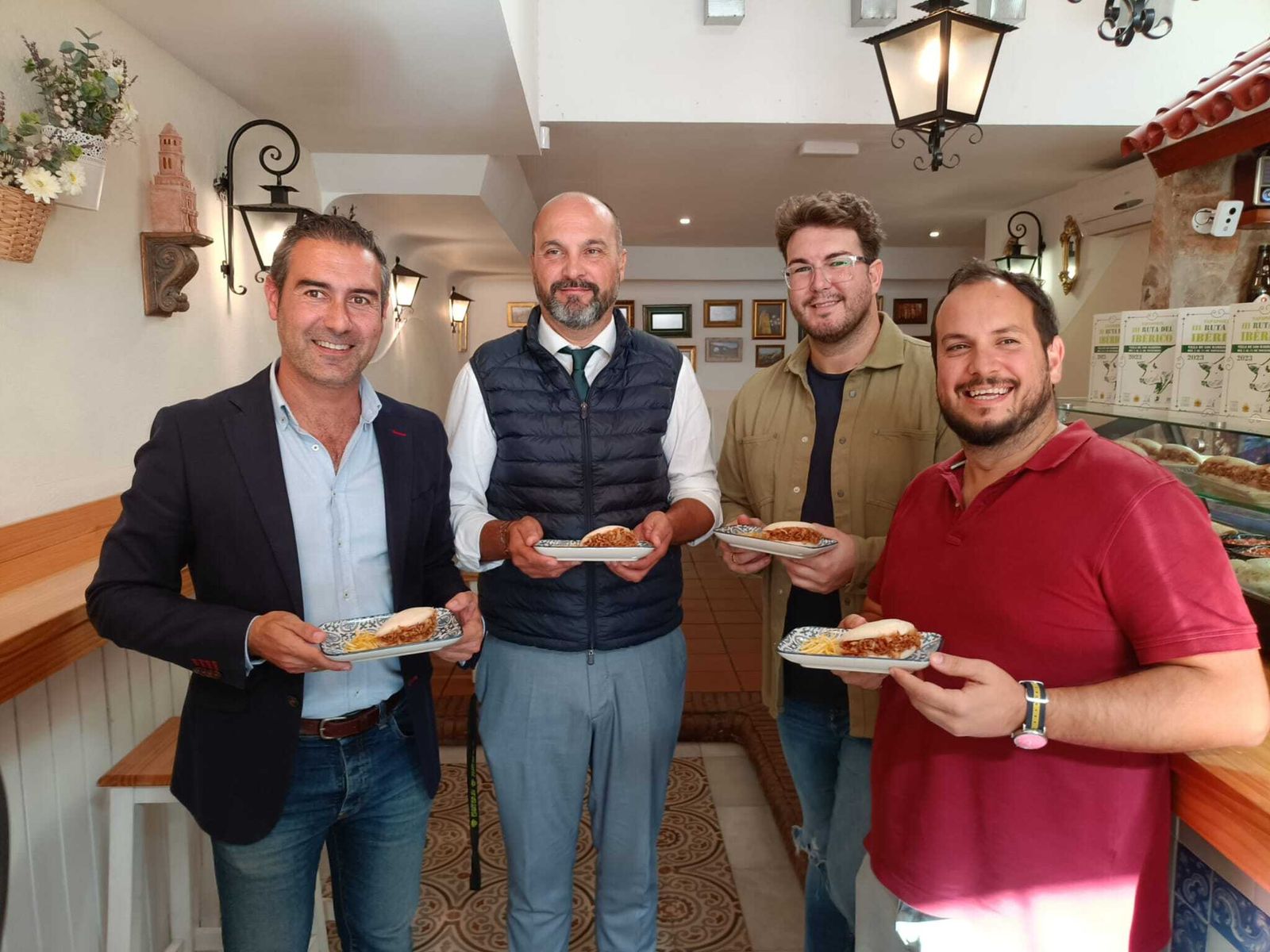 Pablo García, Miguel Alconchel, Juan Trapero y Daniel Pérez Cumbre, en El Tapeo Gastro Bar.