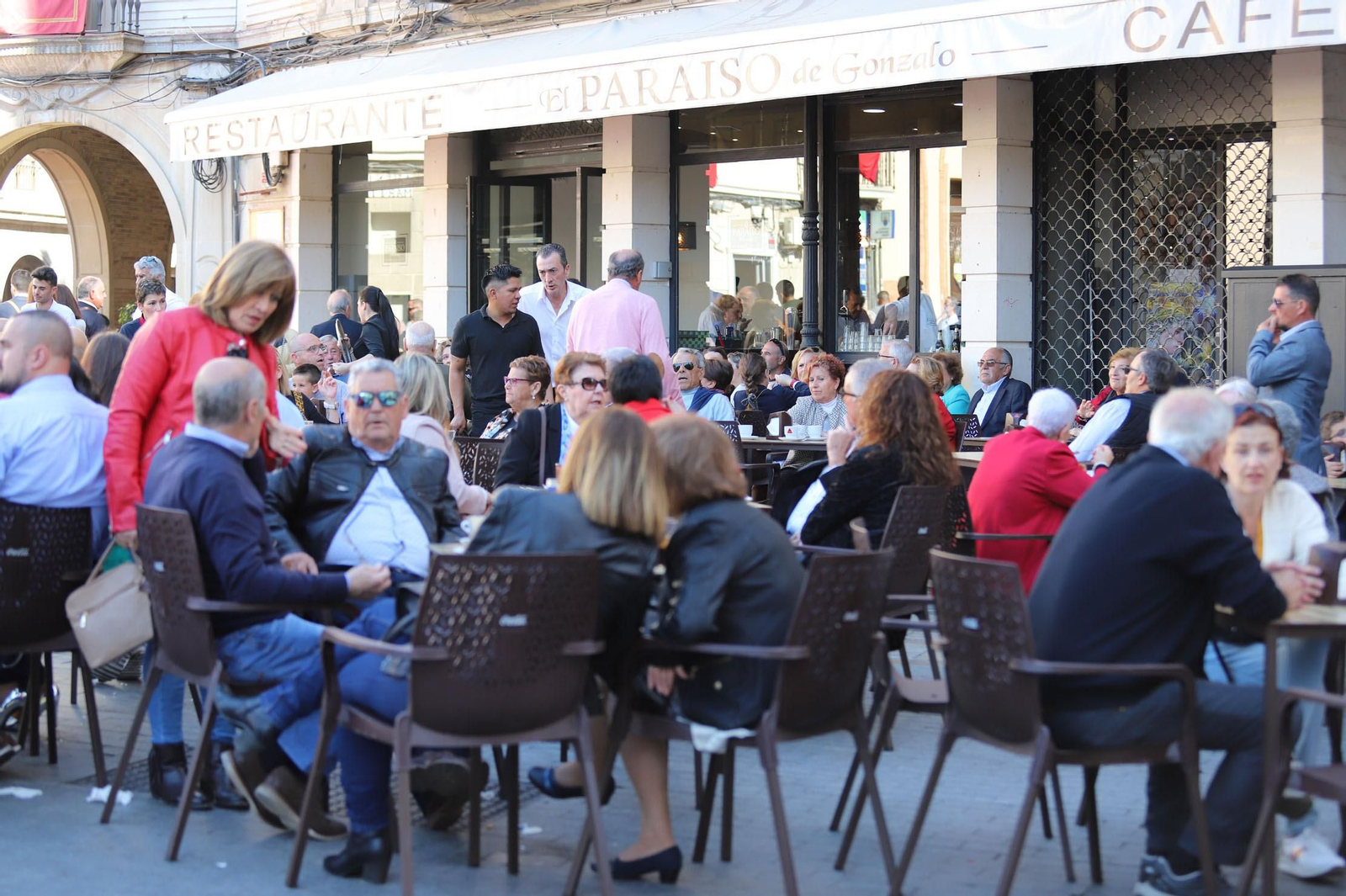 Ambiente  para recibir a la Legión en las calles de Huelva