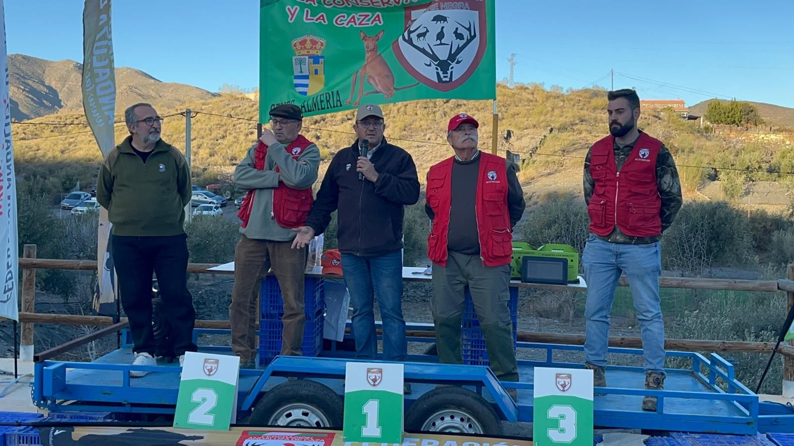 José Antonio Nieto, el delegado provincial de la Federación Andaluza de Caza, agradece la participación y colaboración para llevar a cabo la prueba y desea suerte a los dos clasificados que disputarán el campeonato andaluz