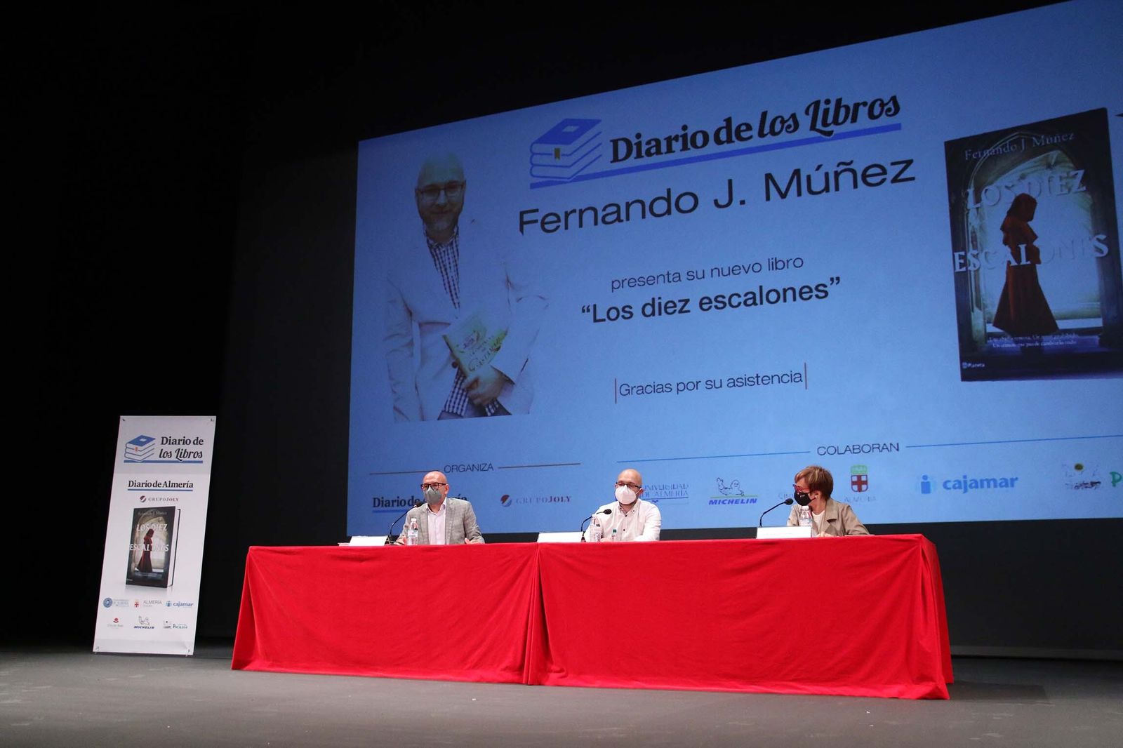 Fotogalería de Diario de los Libros, con Fernando J. Múñez y su obra 'Los diez escalones'
