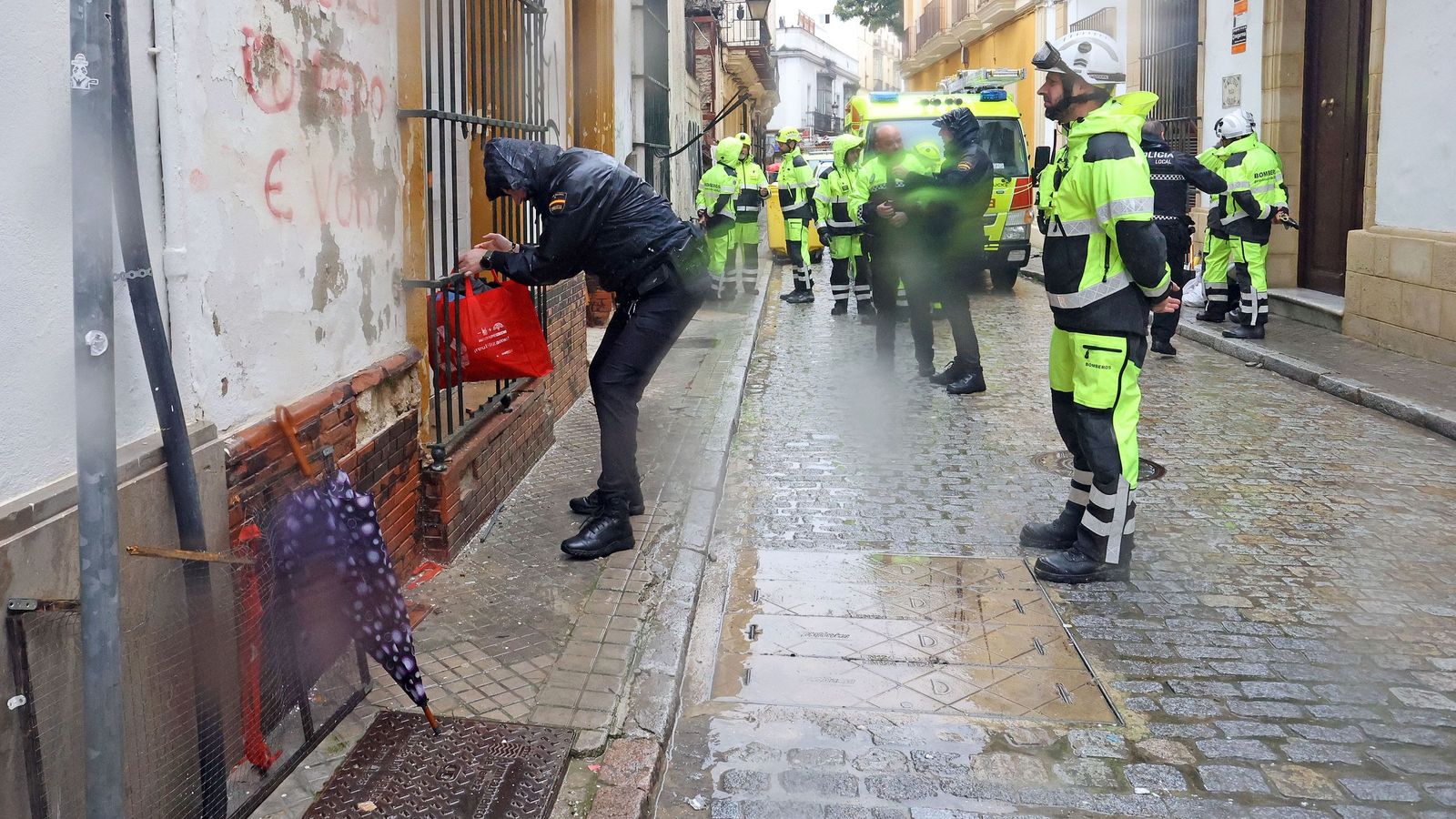 Imágenes del derrumbe en una casa okupada en Jerez