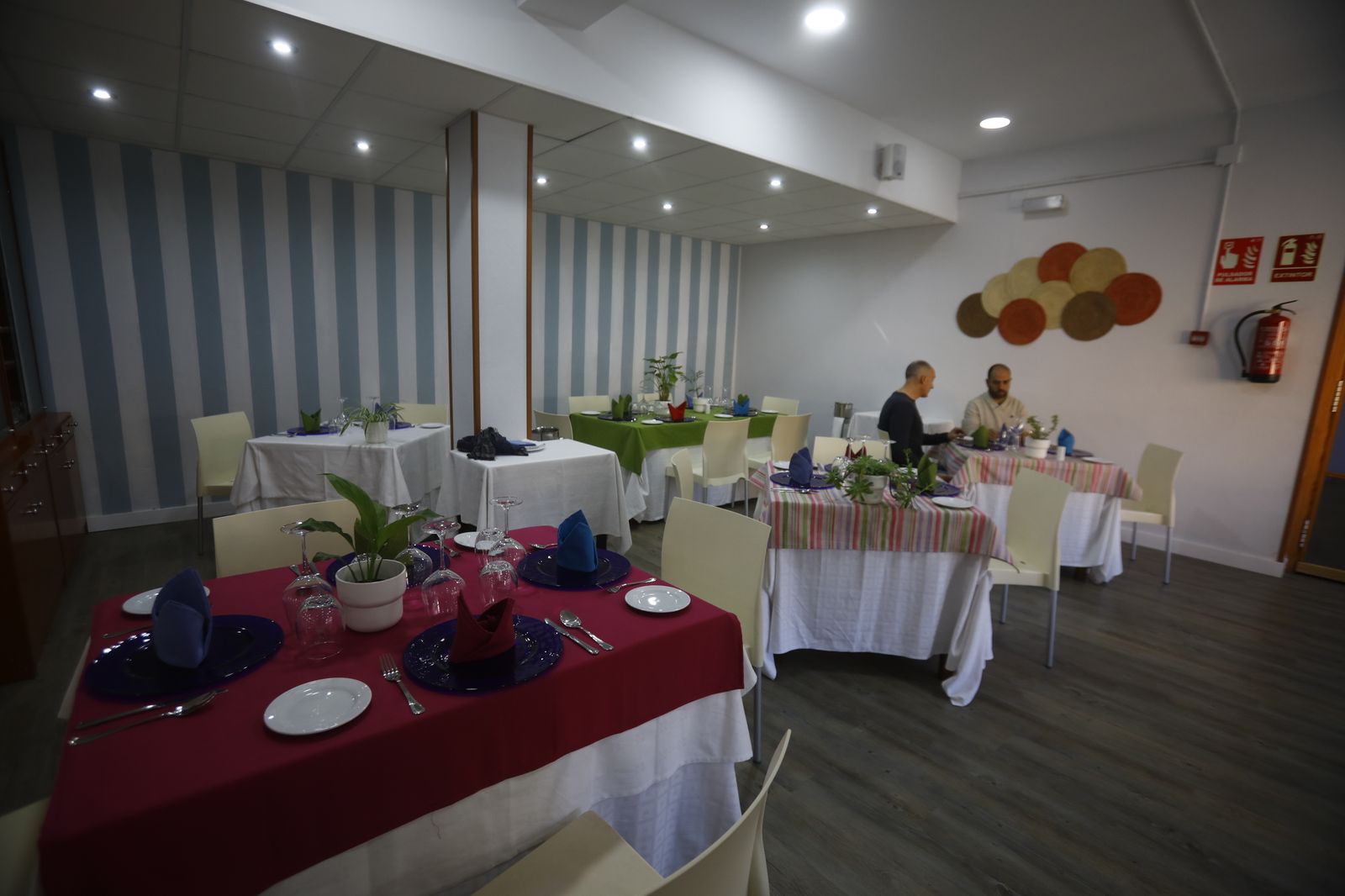 El restaurante y las cocinas del instituto Gran Capitán de Córdoba, en imágenes