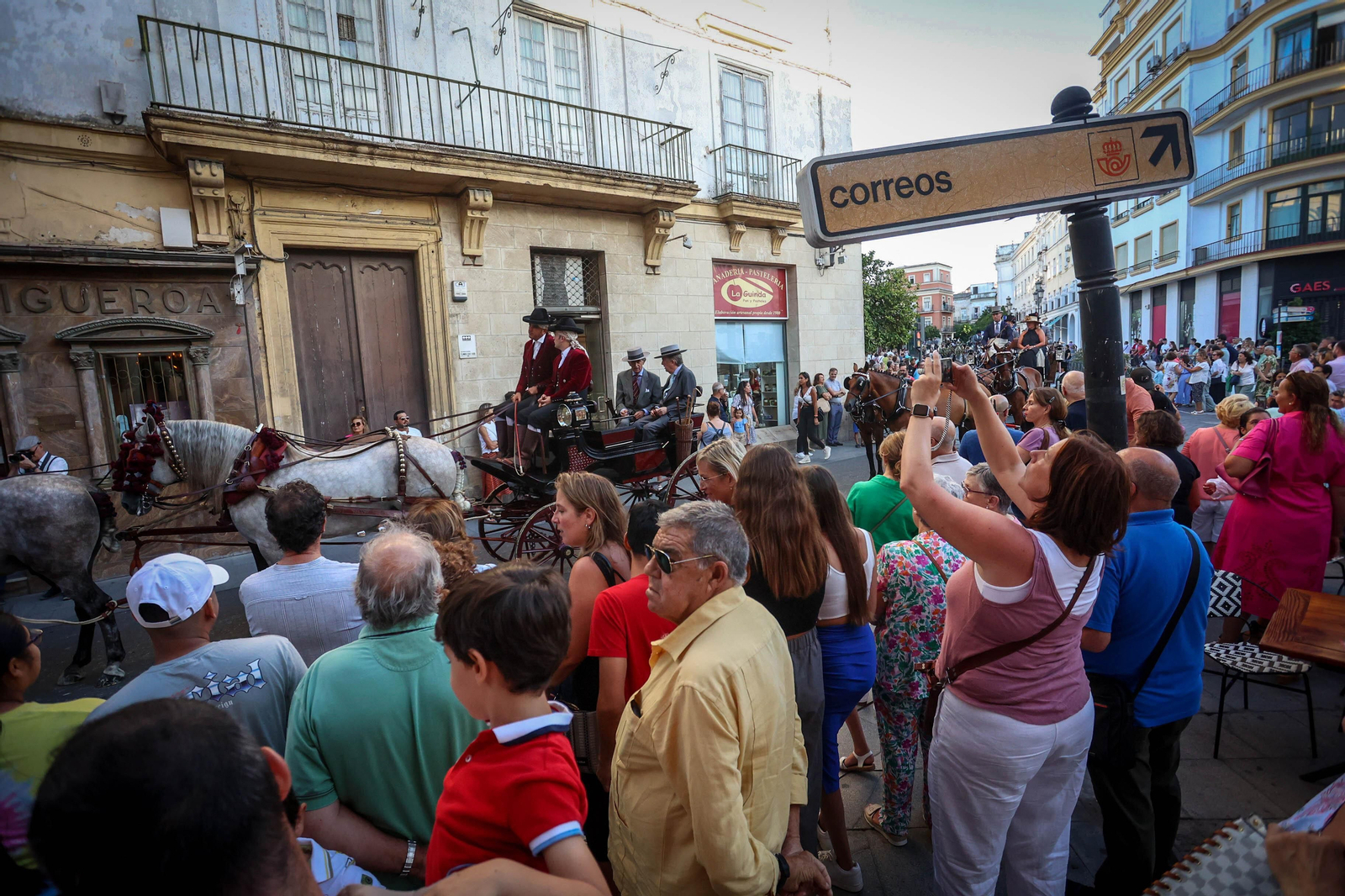 Búscate en la Parada Hípica por el 50 aniversario de Real Escuela en Jerez