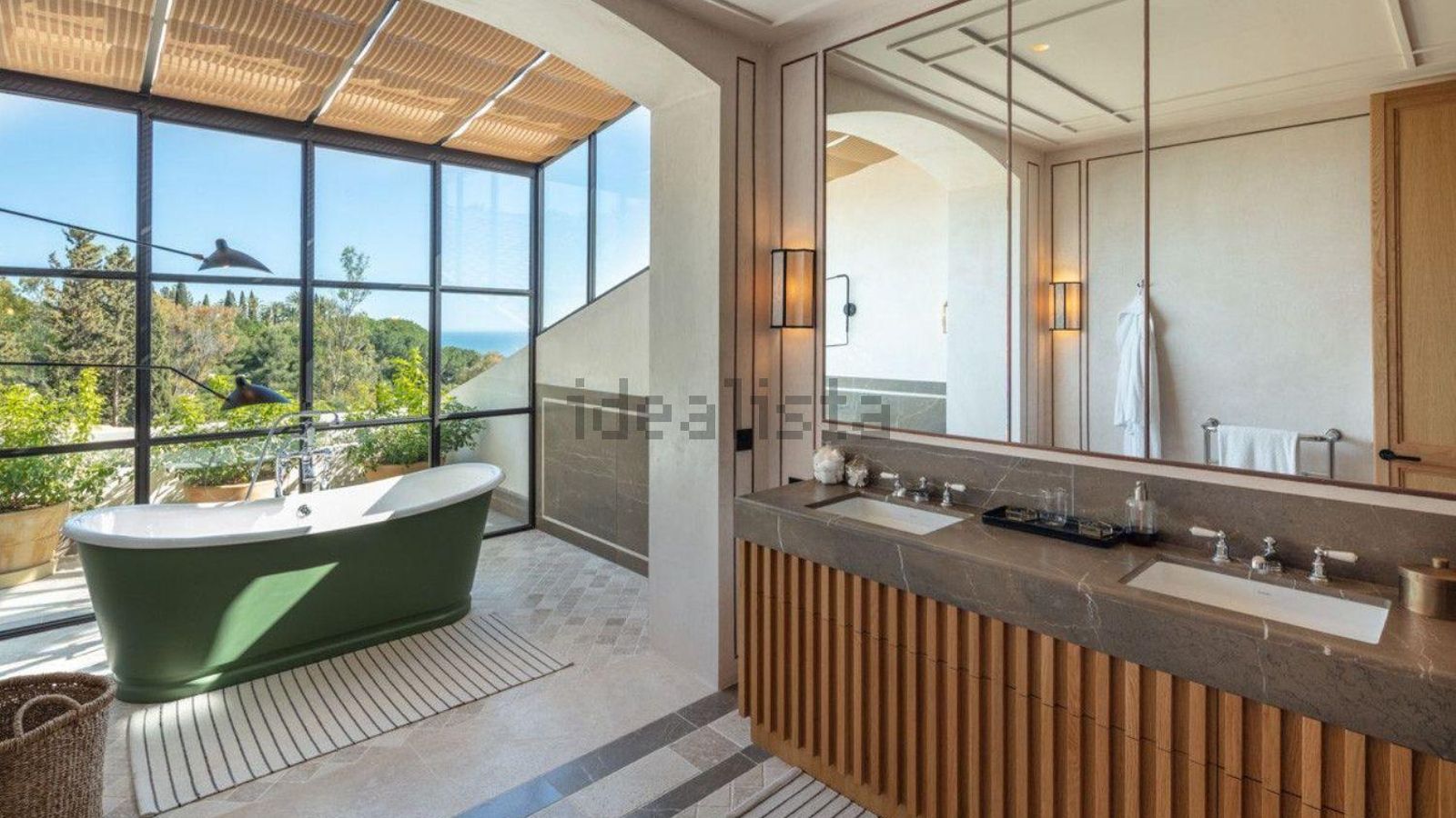 Baño de la suite principal. Baño de la suite principal.