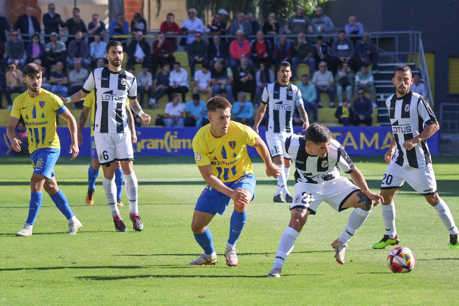 Las fotos del Orihuela-Balona de Segunda Federación (1-2)