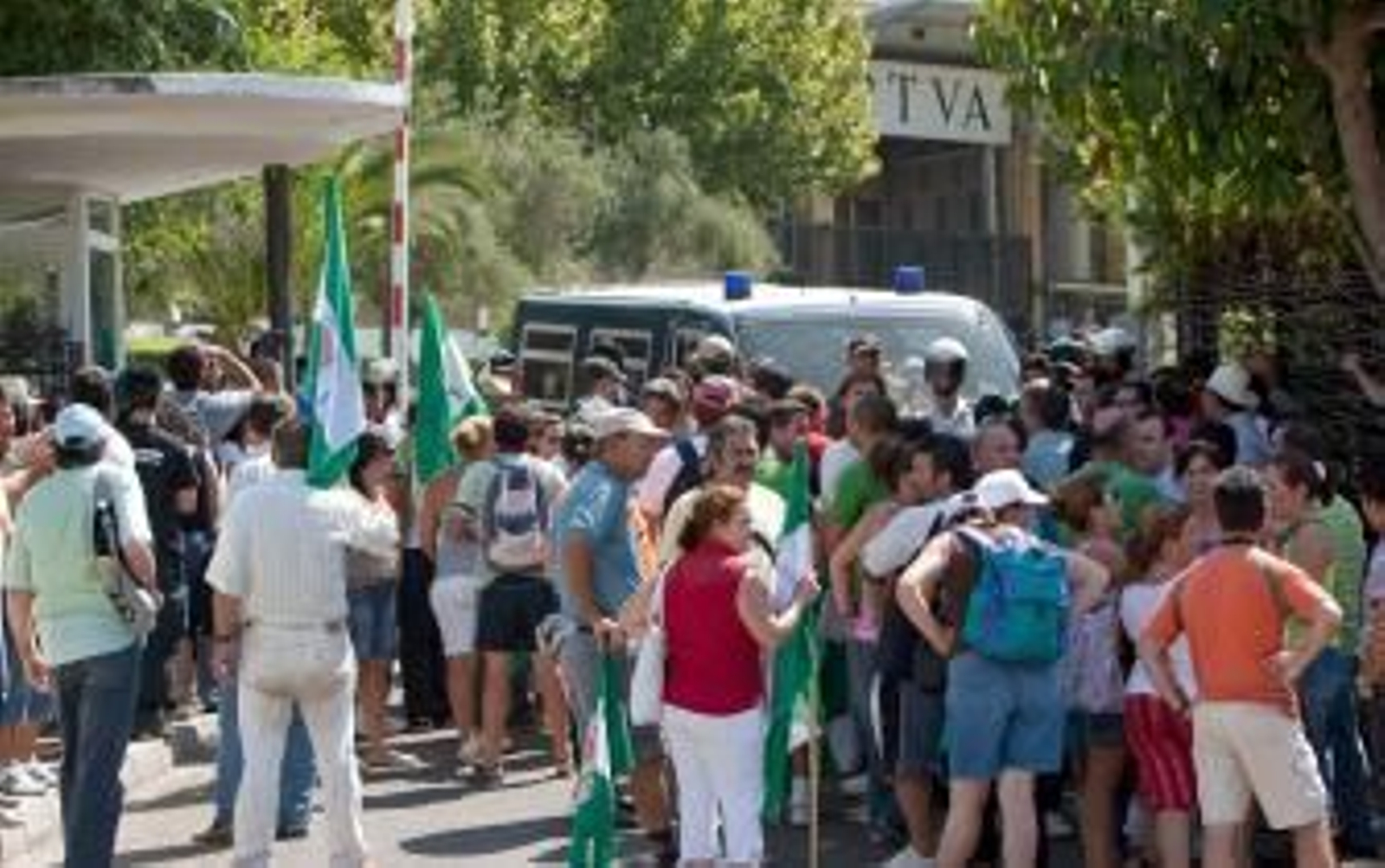 Detenidos doce afiliados al SAT tras intentar cortar la vía del AVE