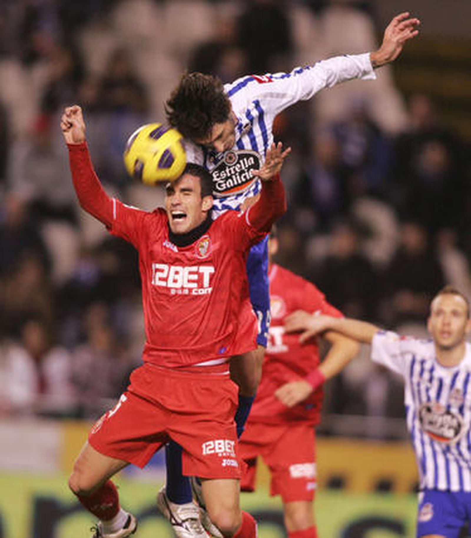 El Sevilla consigue sacar un punto tras una épica remontada en inferioridad numérica.

Foto: 13foto