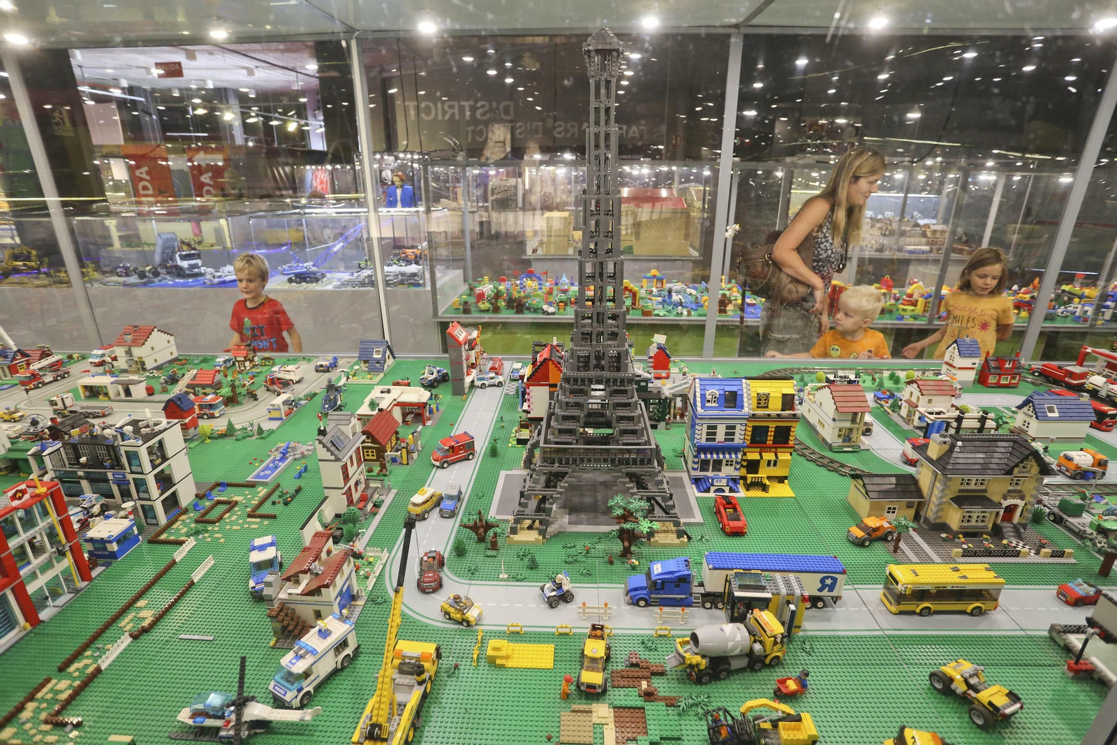 Las fotos de la exposición de Lego en el Muelle Uno de Málaga