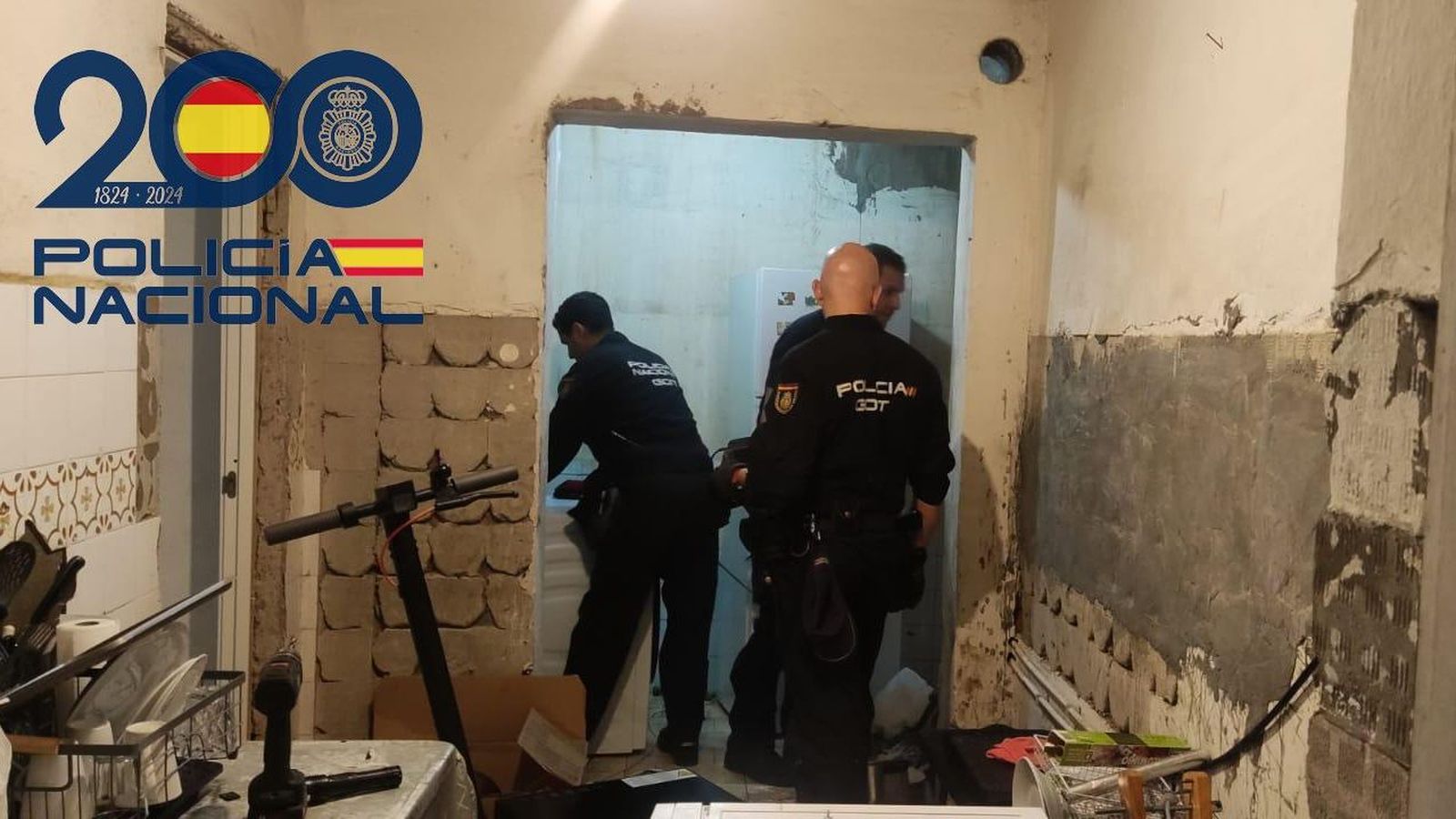 Policías nacionales en la operación Mina, desarrollada el pasado verano contra una banda de ladrones de pisos.