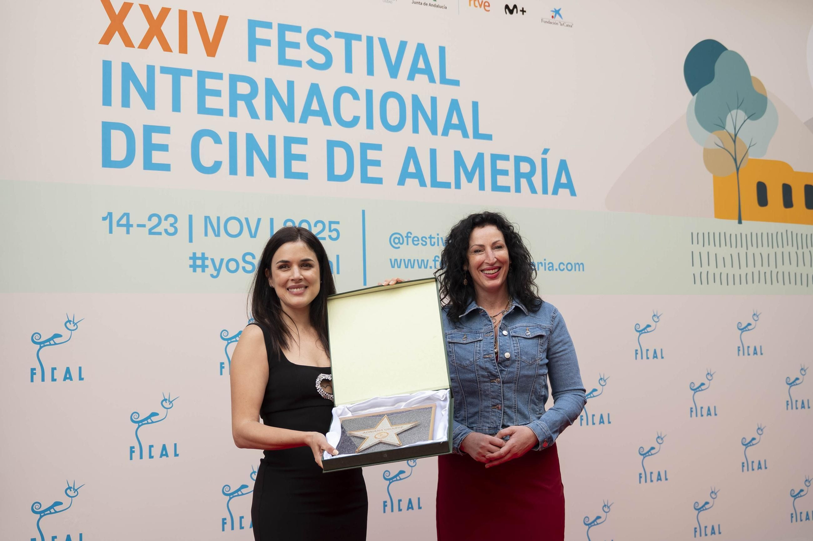 Las imágenes de Adriana Ugarte, Premio 'Almería, Tierra de Cine'