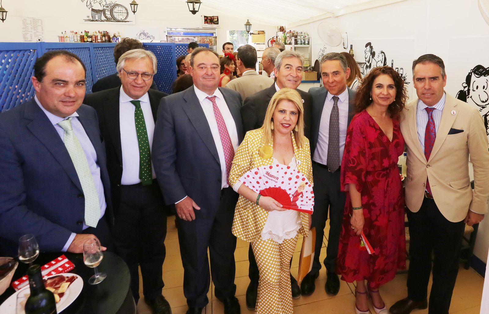 La ministra de Hacienda, María Jesús Montero, junto a Mamen Sánchez, Tomás Valiente, Rafael Navas, Lucrecio Fernández, Joaquín Joly, Francisco Camas y David Fernández.