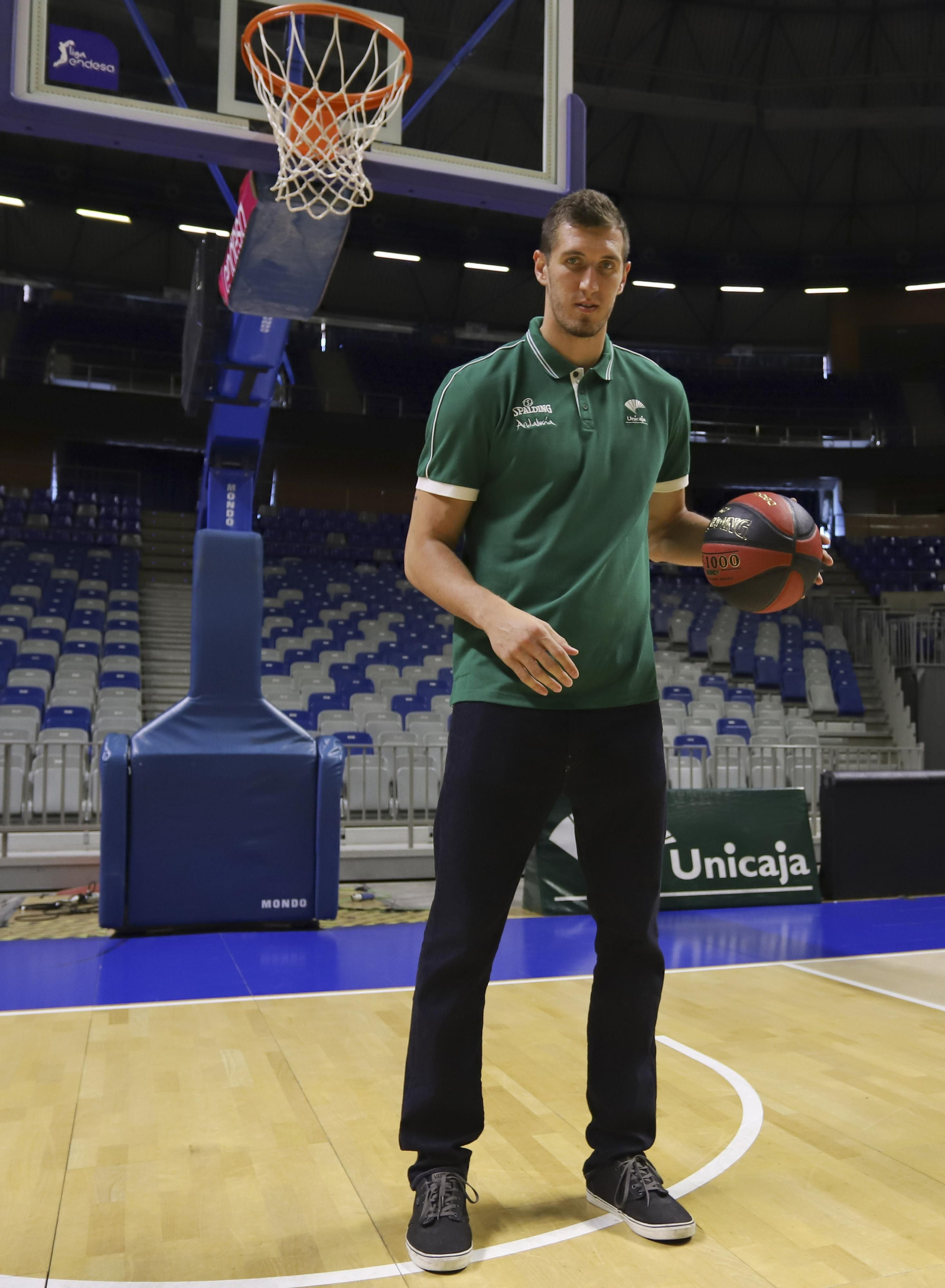 Las fotos de la presentación de Rubén Guerrero con el Unicaja