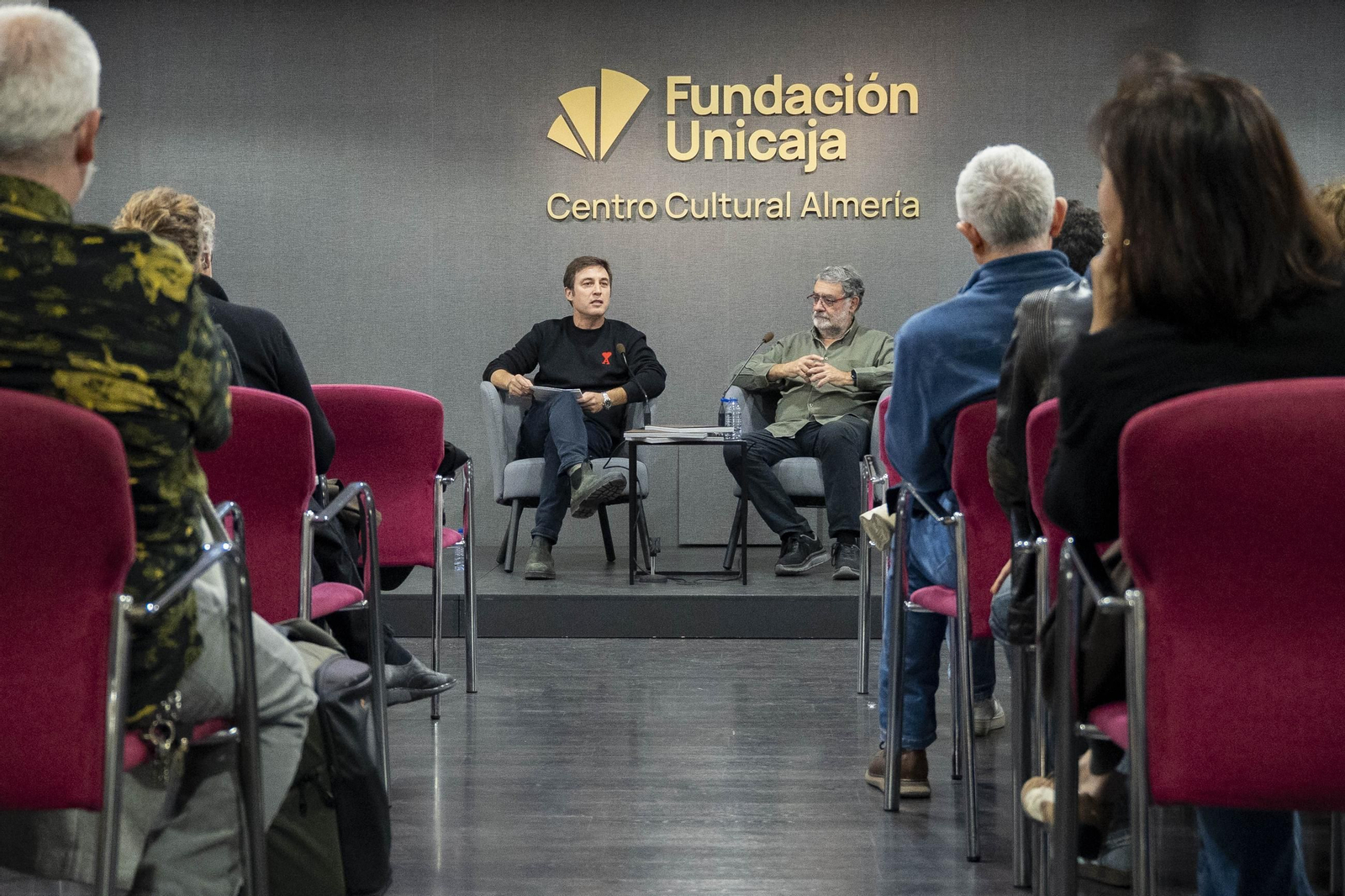 “Cuando las imágenes pierden su cuerpo”: Un diálogo entre Sema D’Acosta y Joan Fontcuberta sobre materia, memoria y la transformación posfotográfica