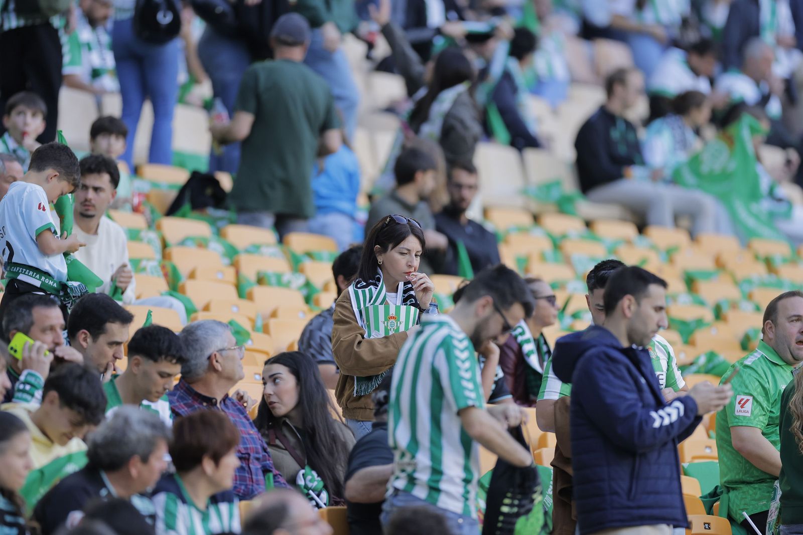 Búscate en las fotos del Betis - Sevilla