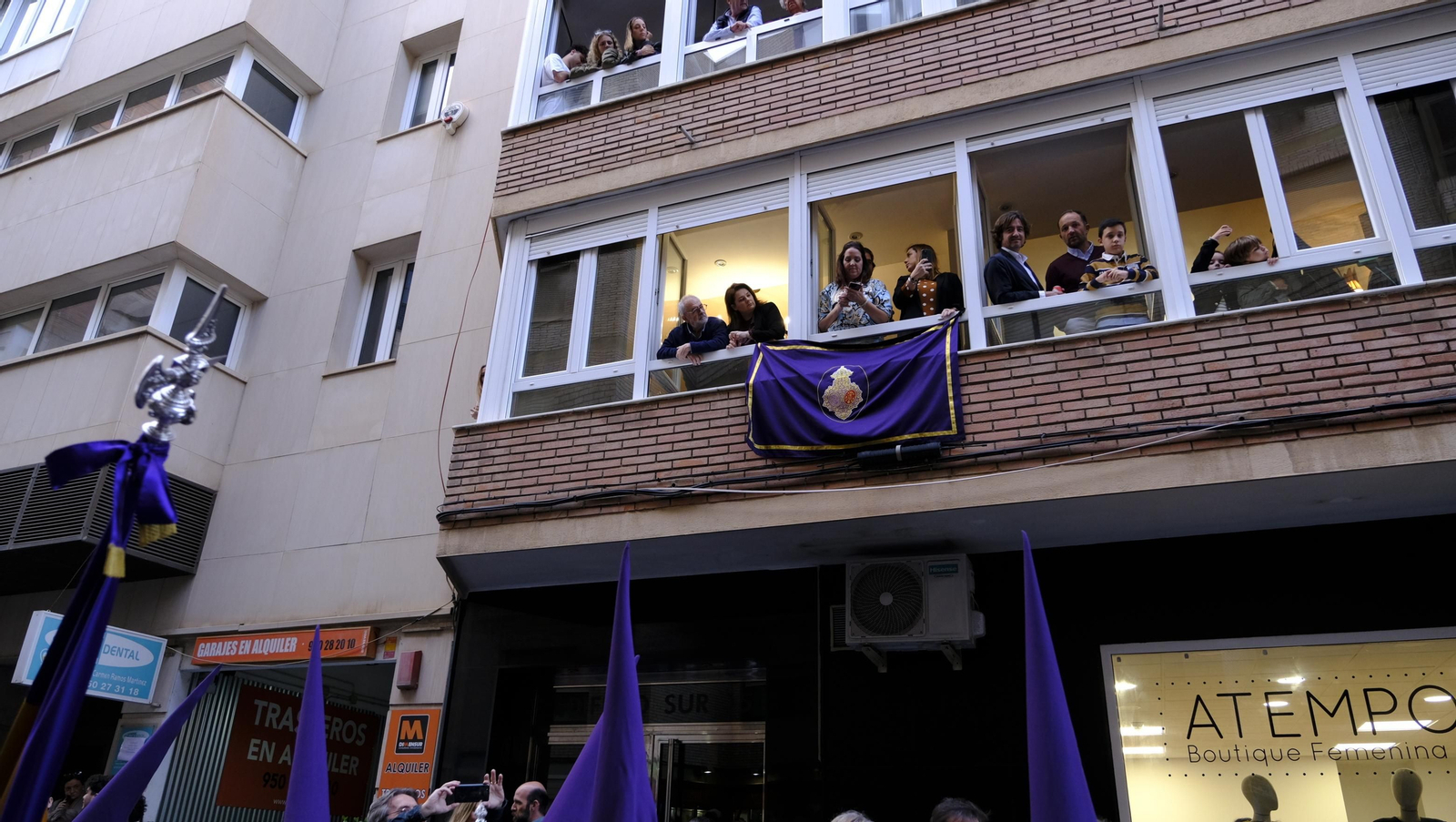 Pasión vuelve a su Iglesia de Santa Teresa azotada por la lluvia