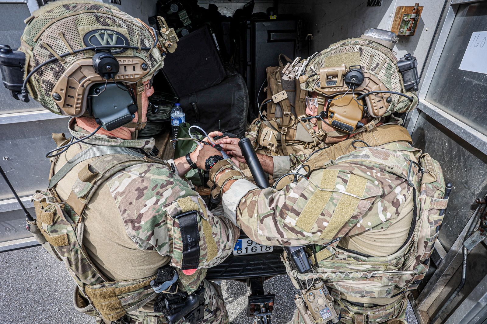 Fuerzas Armadas: Así se adiestran los equipos de desactivación de explosivos en Cádiz