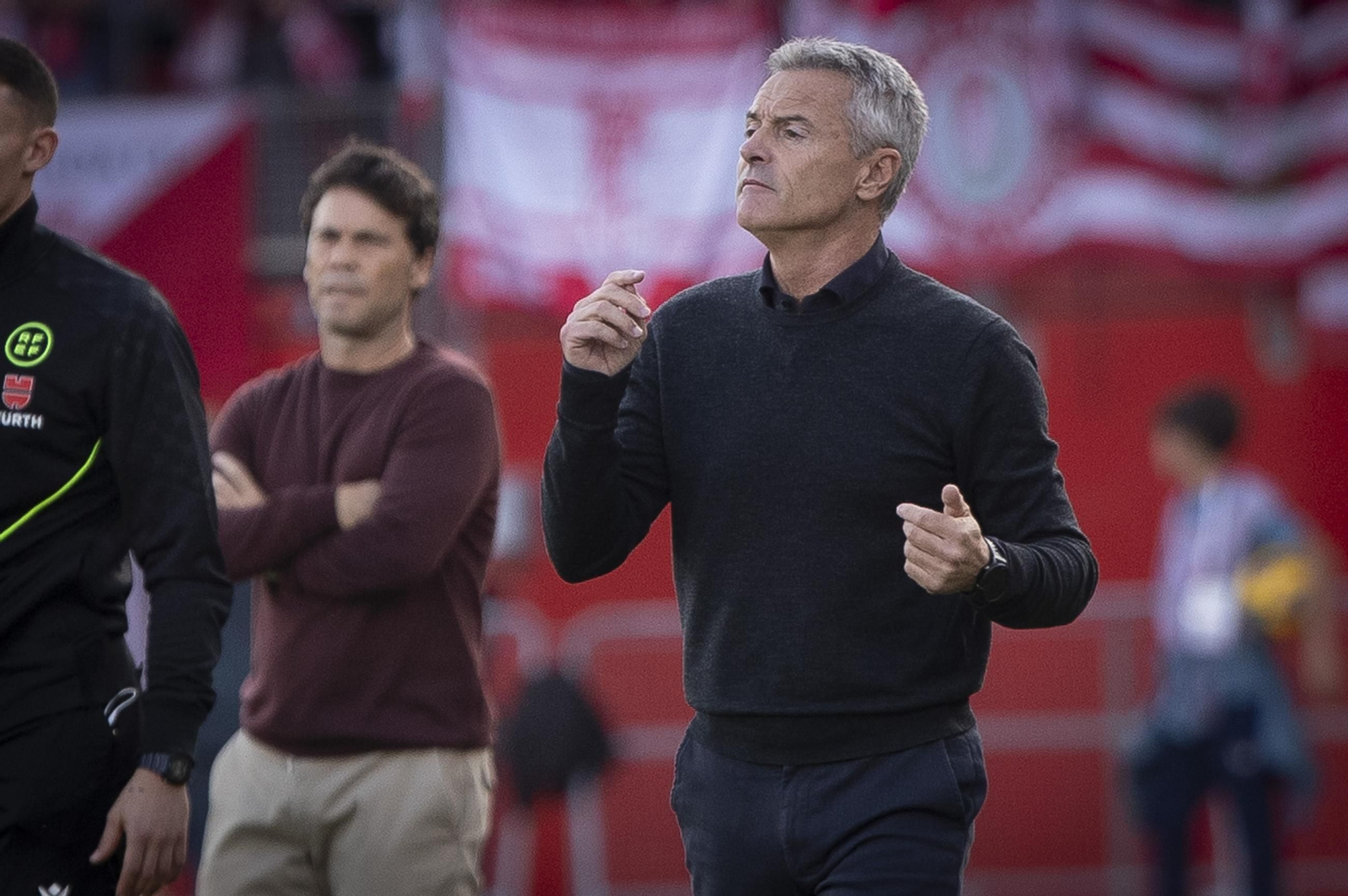 Escribá dirige a los suyos en un partido anterior