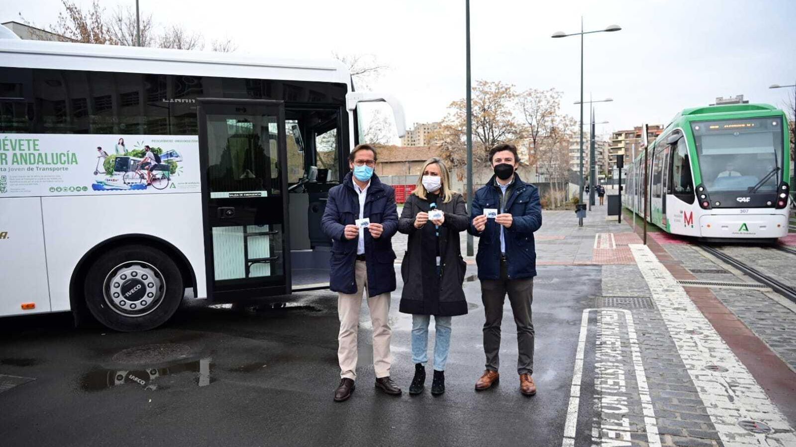Nuevos autobuses y tarjetas de transporte.