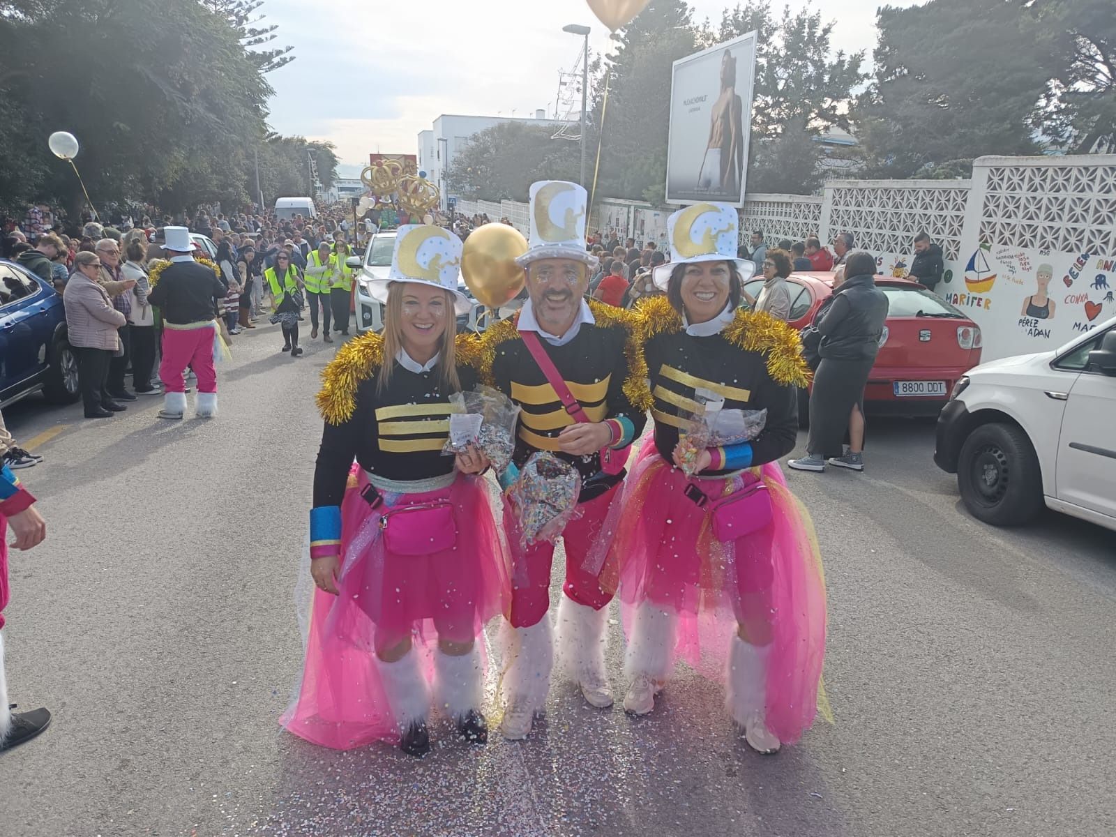 La ilusión de la cabalgata de los Reyes Magos recorre Tarifa en una mañana sin lluvia, en imágenes