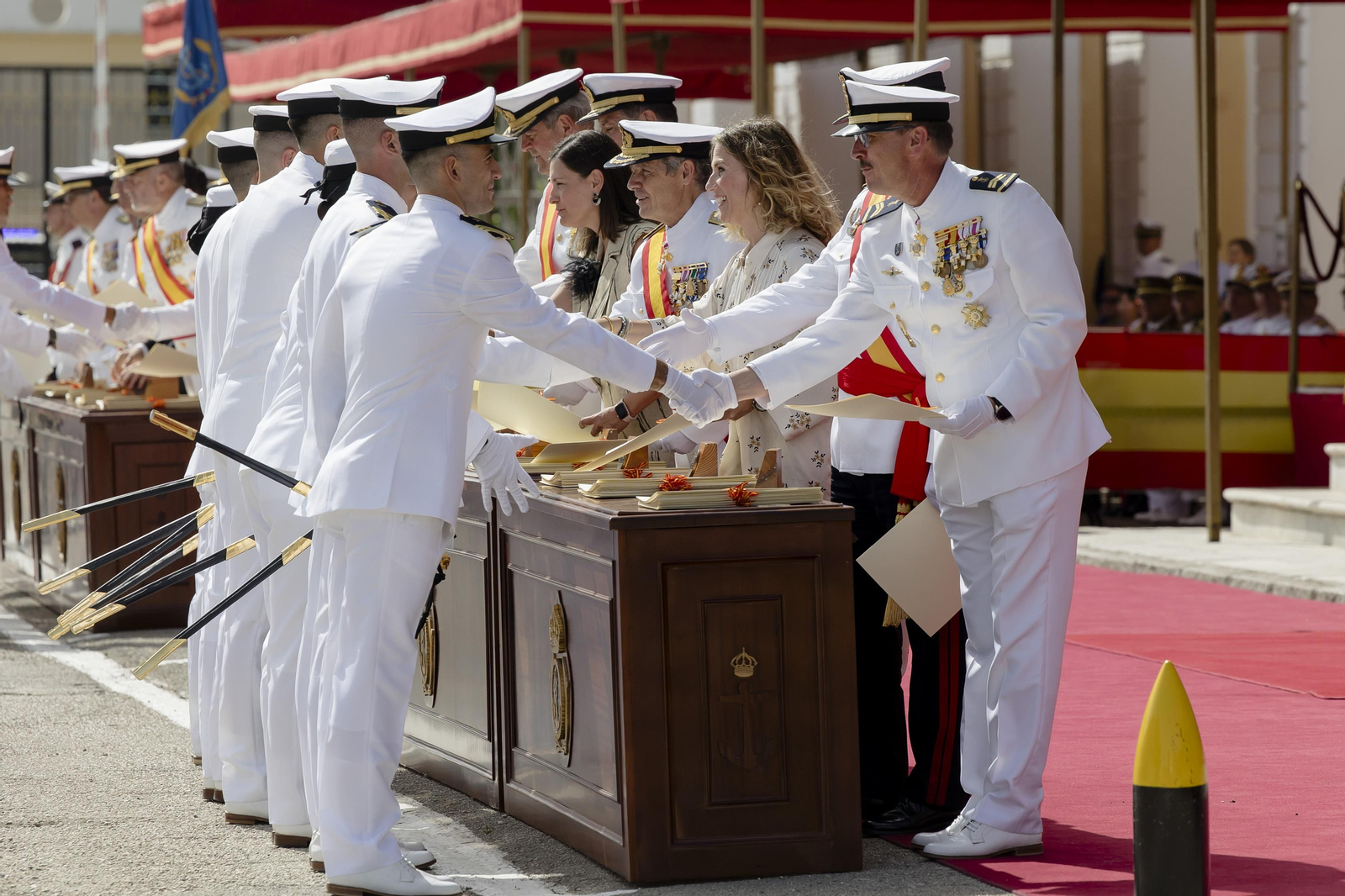 Imágenes de la entrega de los Reales Despachos presidida por  El Rey Felipe VI en San Fernando.
