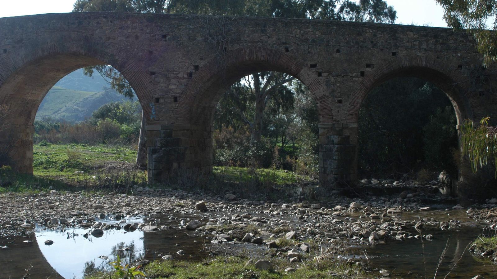 Tramo del río Barbate a su paso por Alcalá de los Gazules.