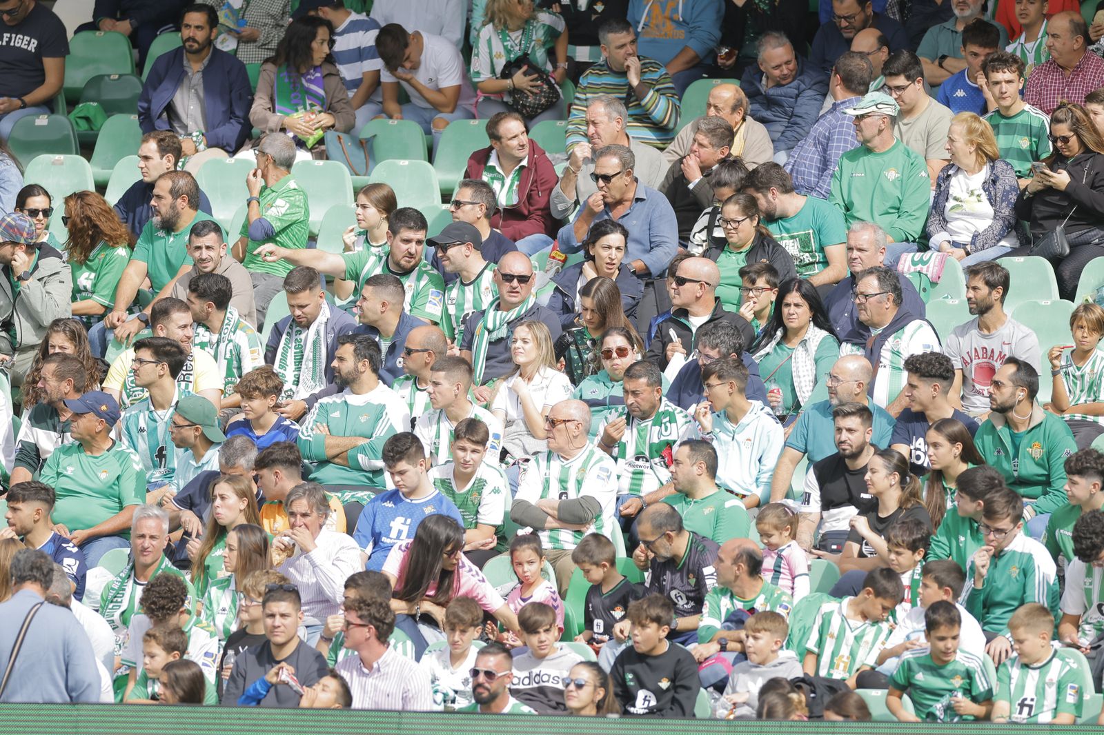 Búscate en las fotos del Betis-Osasuna