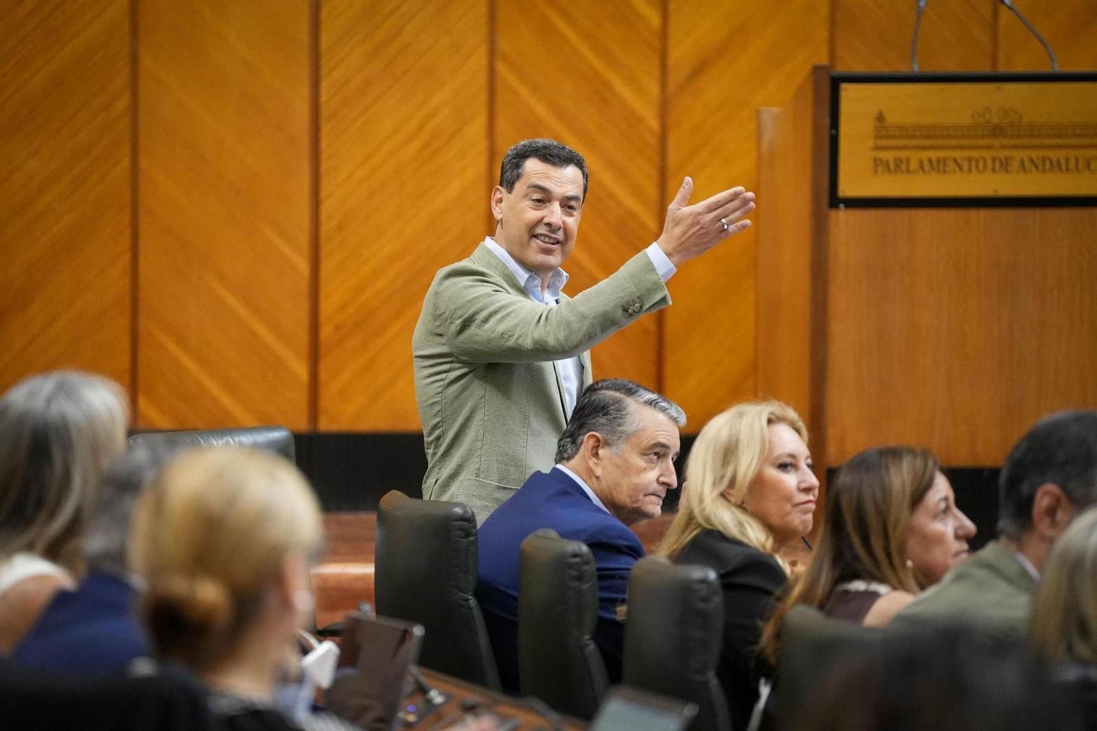 El presidente de la Junta, Juanma Moreno, durante una intervención en el Parlamento andaluz.