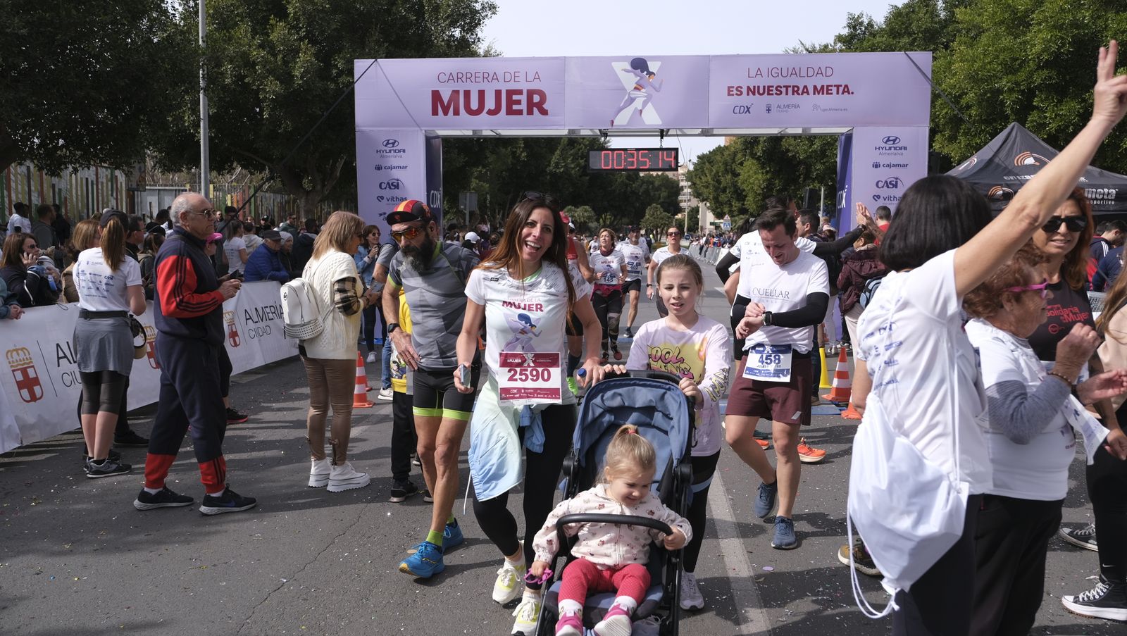 Imágenes de la Carrera de la Mujer 2023 en Almería