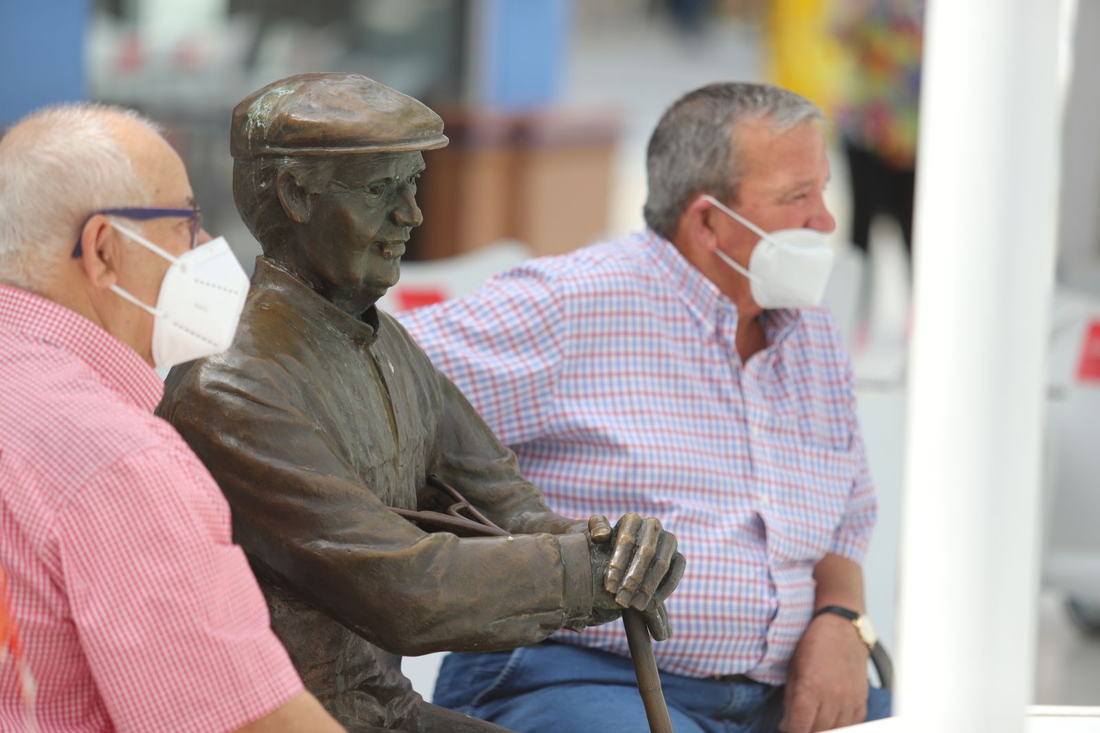 Imágenes de la misa de Pentecostés atípica y a puerta cerrada por el coronavirus, en la parroquia de la Asunción de Almonte