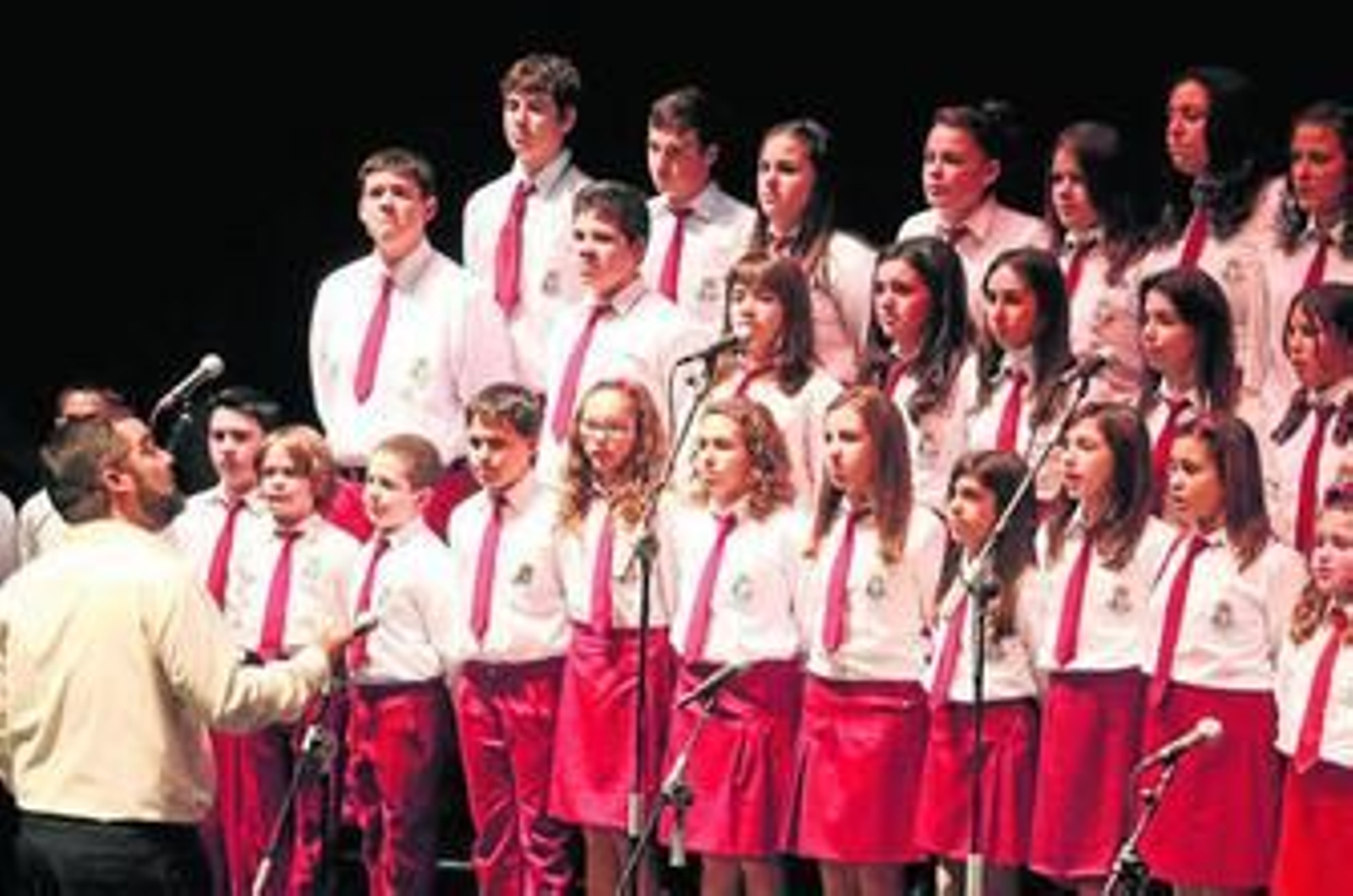El Coro de Voces Blancas Ciudad de Isla Cristina actúa hoy en la parroquia de los Dolores.