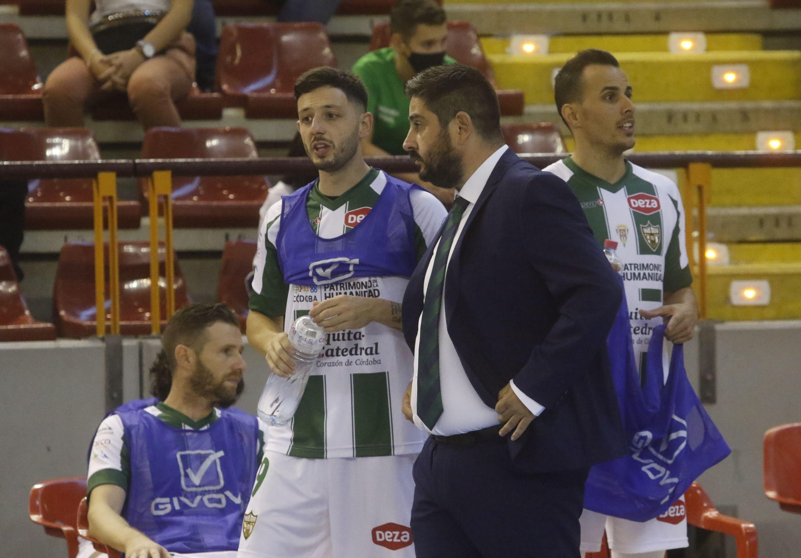 Las fotos del estreno liguero del Córdoba Futsal ante el Burela