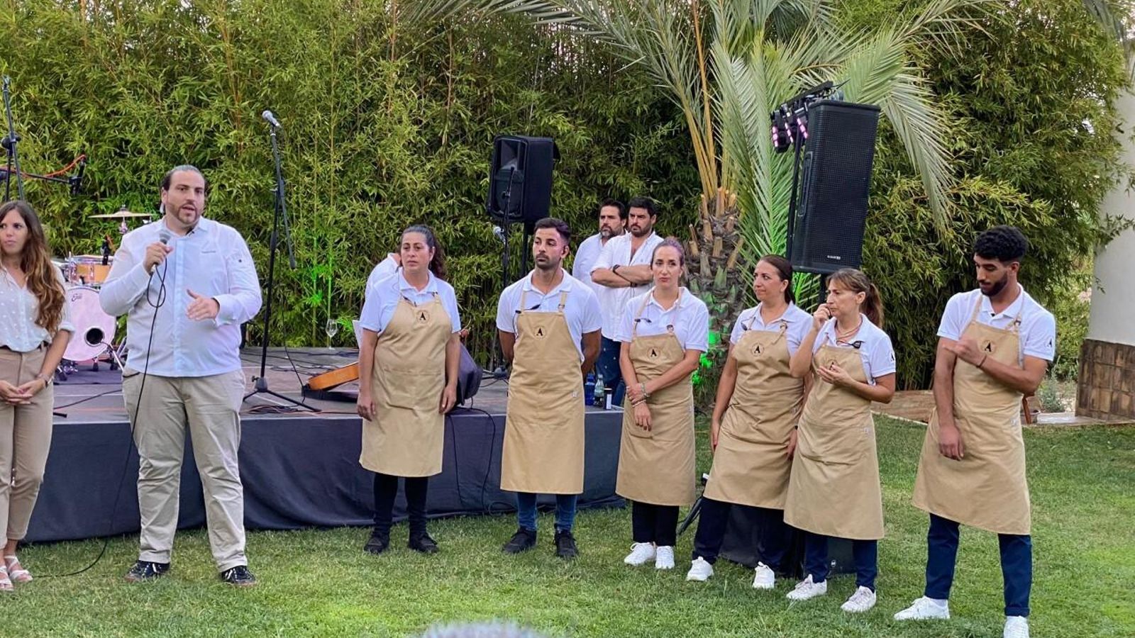 El chef Xanty Elías en el transcurso de la recepción durante su evento de aniversario
