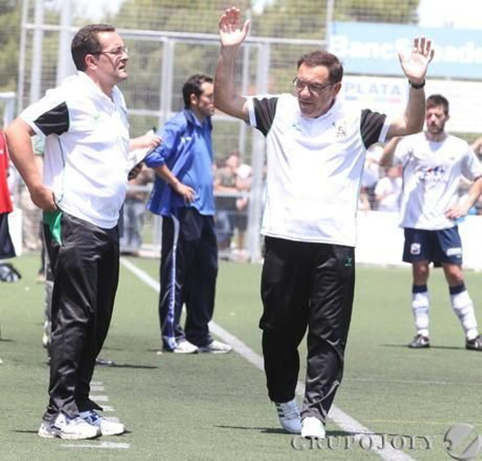 El ascenso tendrá que esperar para el Atlético Sanluqueño, que cayó por 2-0 ante el Prat.

Foto: LOF