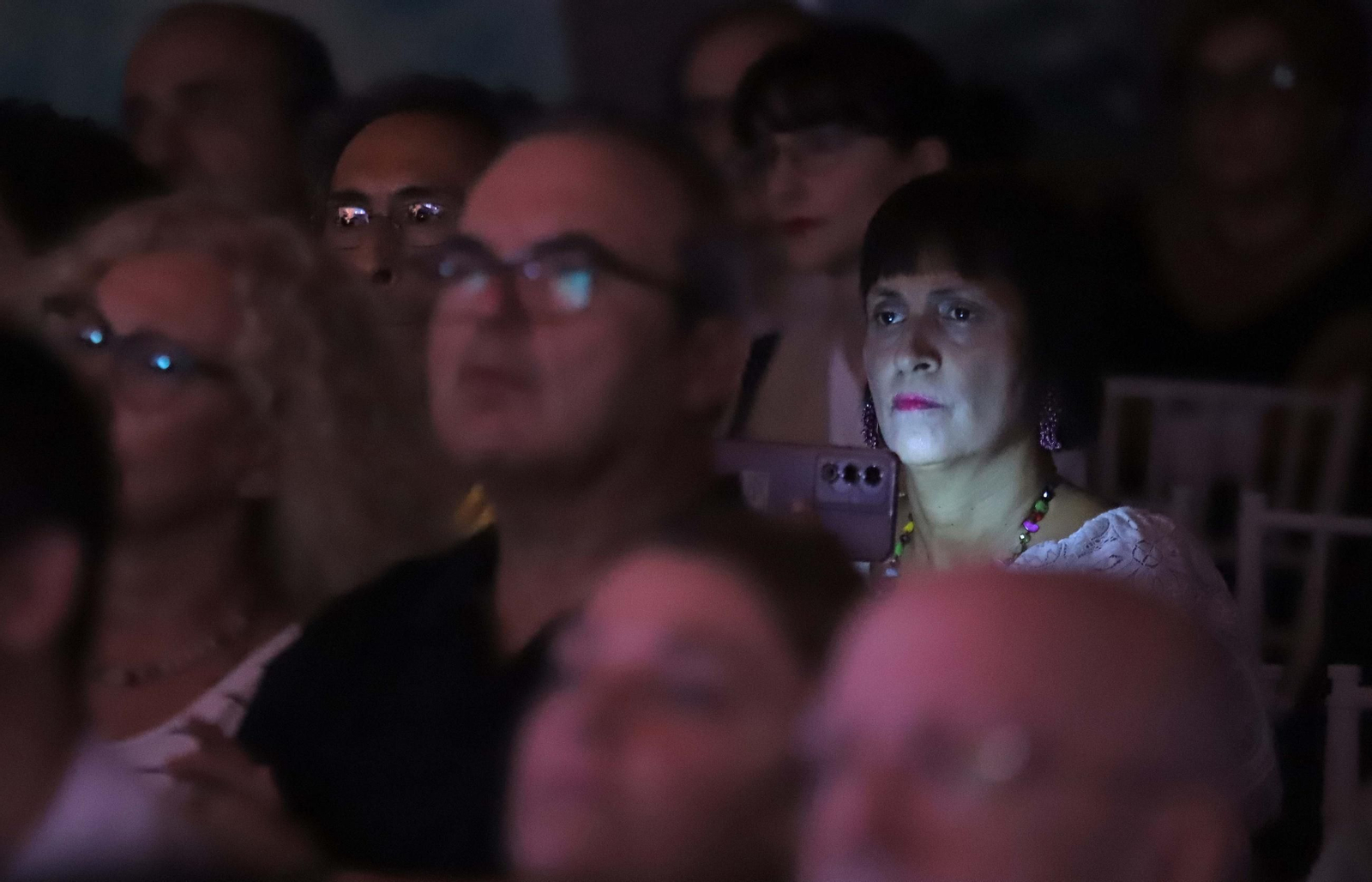 Fotos de la conferencia de Juan José Téllez  sobre los cincuenta años de la publicación del disco El Patio, del grupo Triana