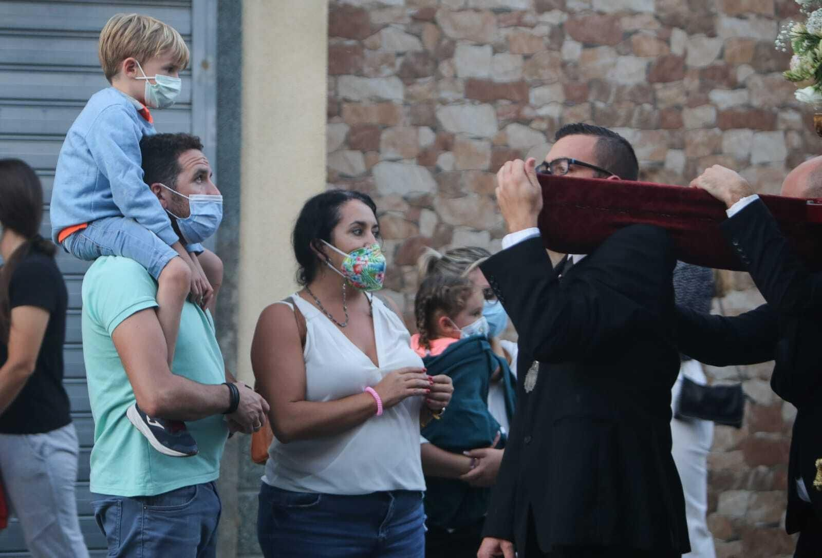 Primera salida de una imagen cofrade por las calles de Chiclana desde el inicio de la pandemia.