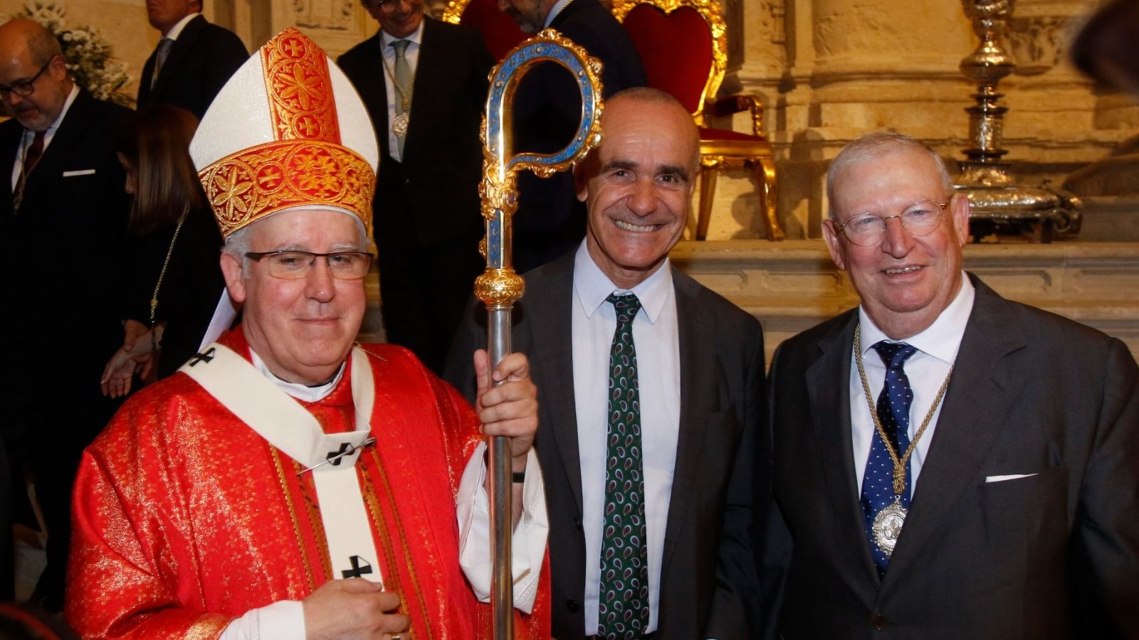 El arzobispo Saiz Meneses, el alcalde Antonio Muñoz, y el presidente Francisco Vélez