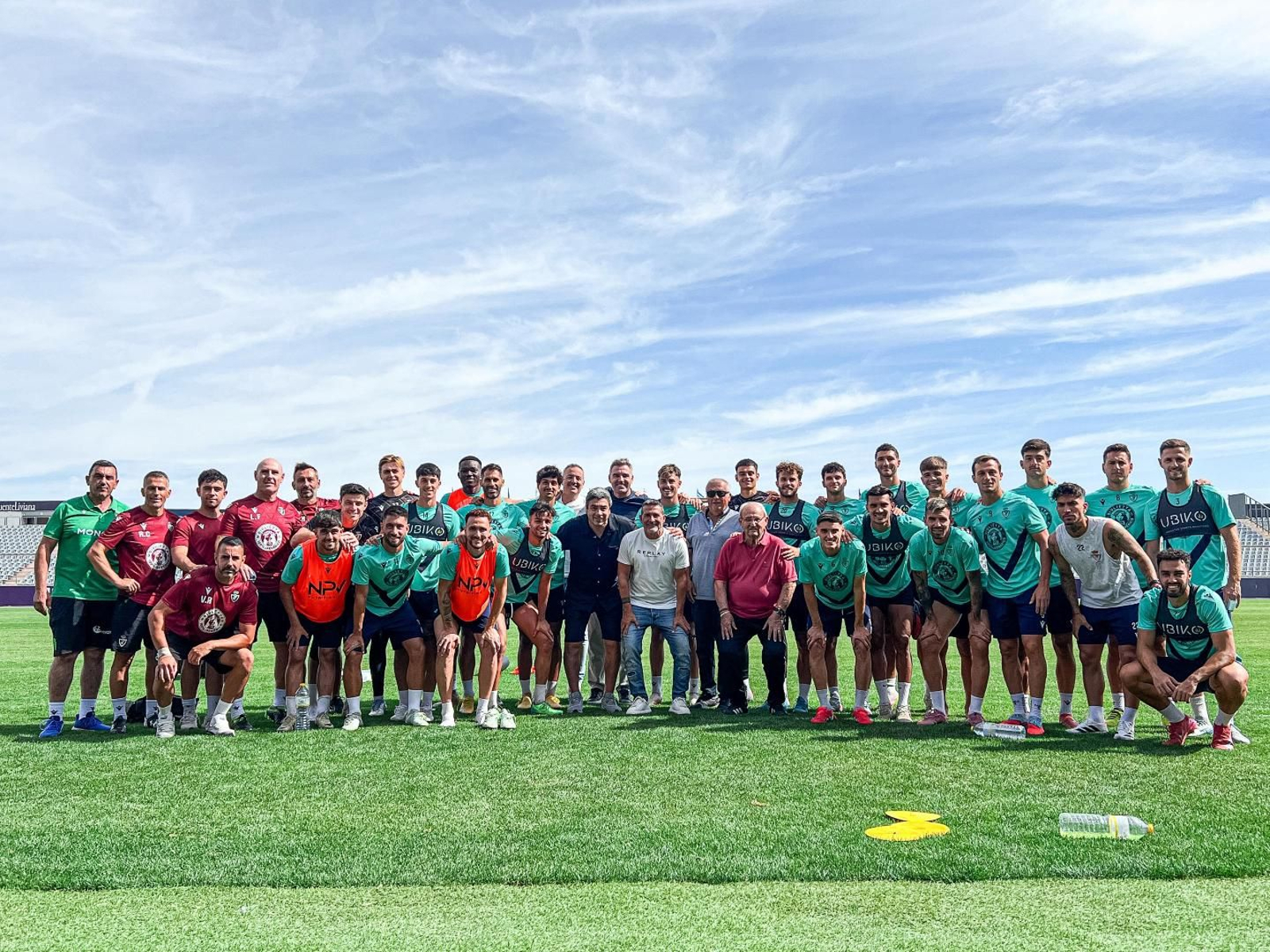 En el último entrenamiento, el conjunto lagarto recibió la visita de Basualdo, exjugador del club en la 1997-98.