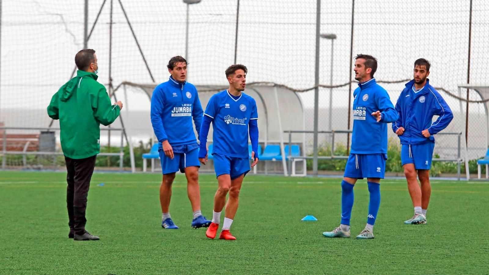 Javilillo se pierde el partido contra el Conil por una lesión en el sóleo.