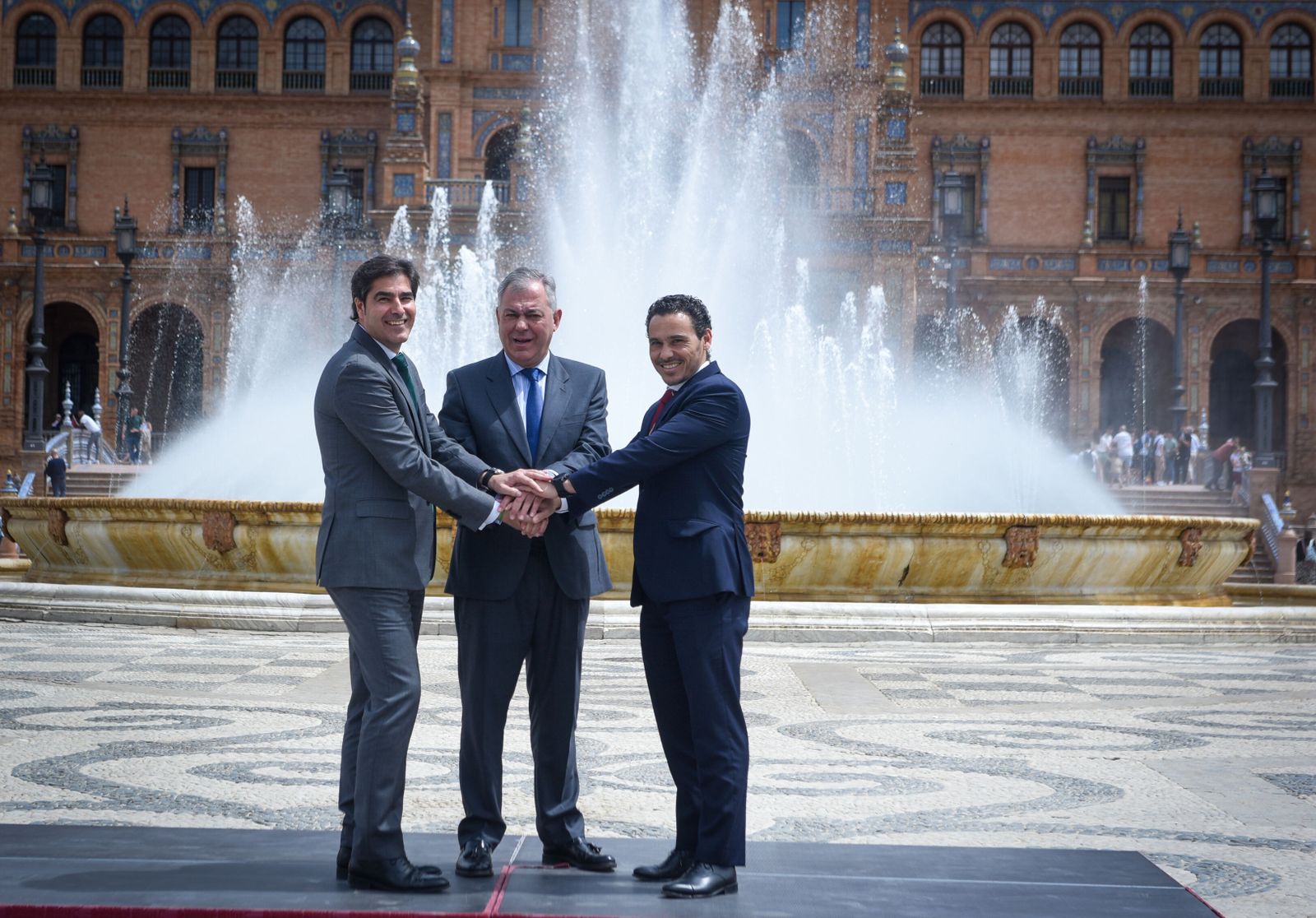 El derbi sevillano | Las fotos del alcalde y los presidentes de Betis y Sevilla