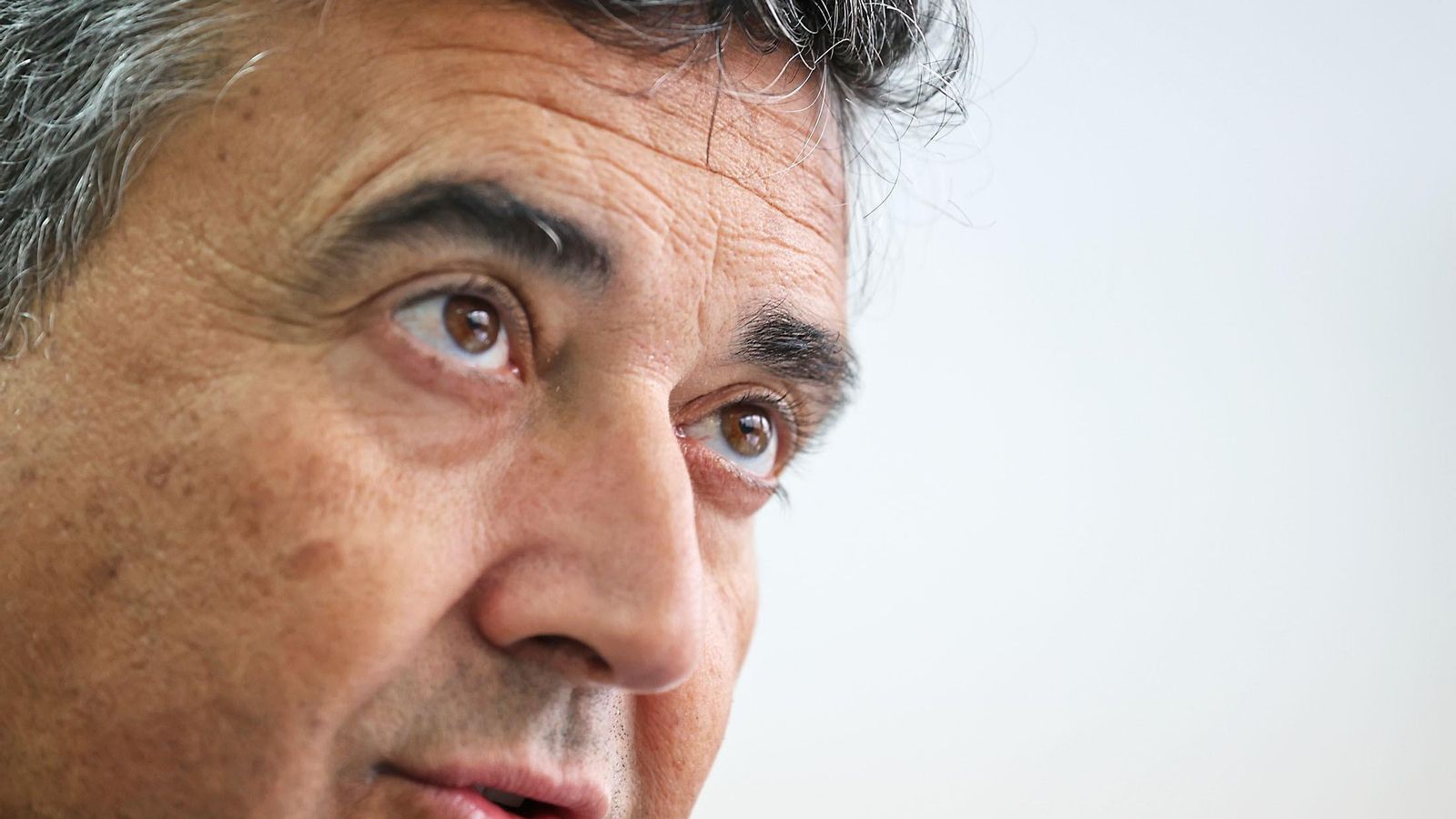 El delegado de la Junta de Andalucía en Huelva, José Manuel Correa, durante la entrevista a Huelva Información.