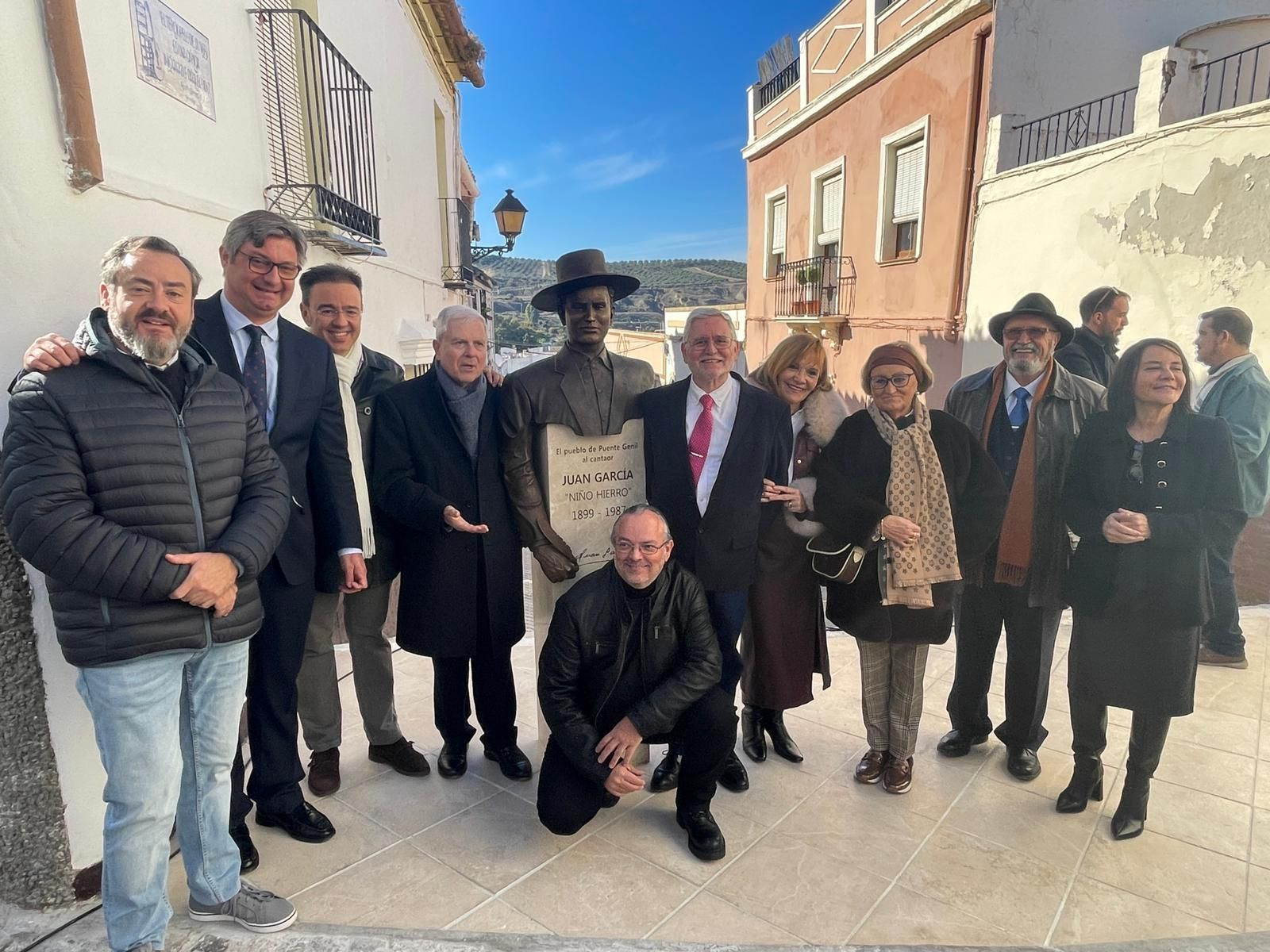 Inauguración del busto en recuerdo al cantaor Juan García Ruiz, 'Niño Hierro', en Puente Genil.