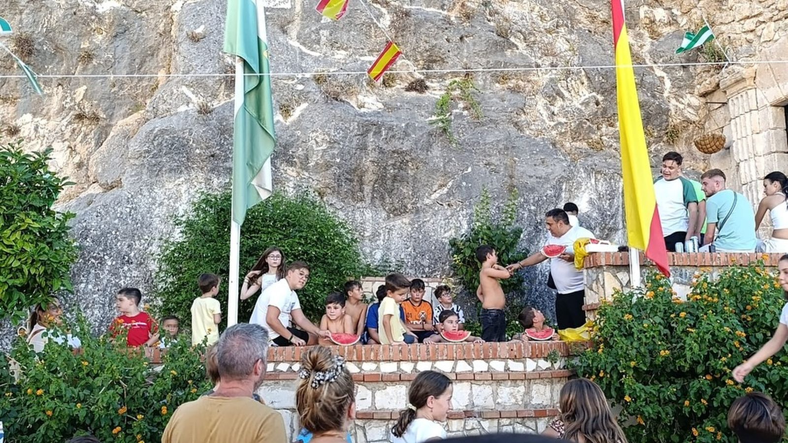 Las divertidas cucañas de Zuheros, en fotografías