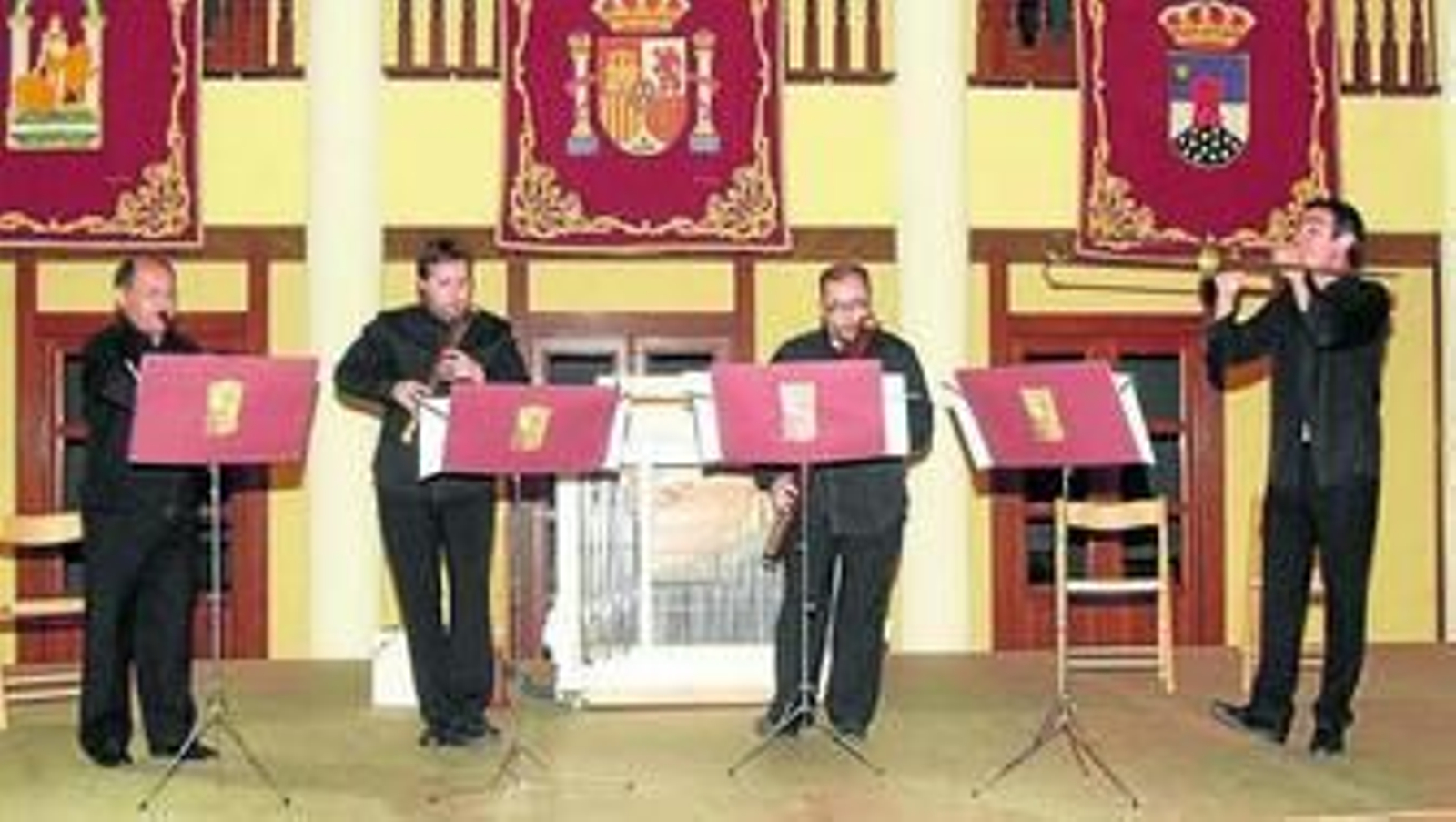 Los Ministriles de Marsias el lunes durante su actuación en Roquetas.