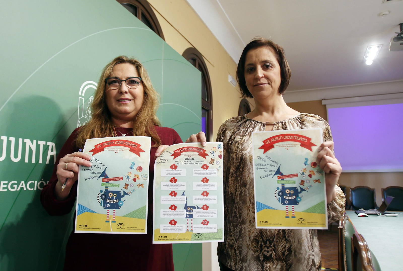 María de los Ángeles y Ana Díaz ayer, durante la presentación de los datos y la campaña.