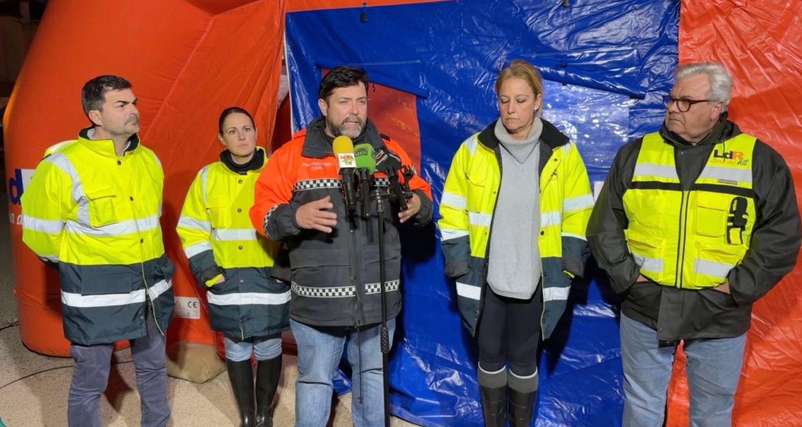 El alcalde de Lora, Antonio Enamorado, informa de la situación en la localidad.
